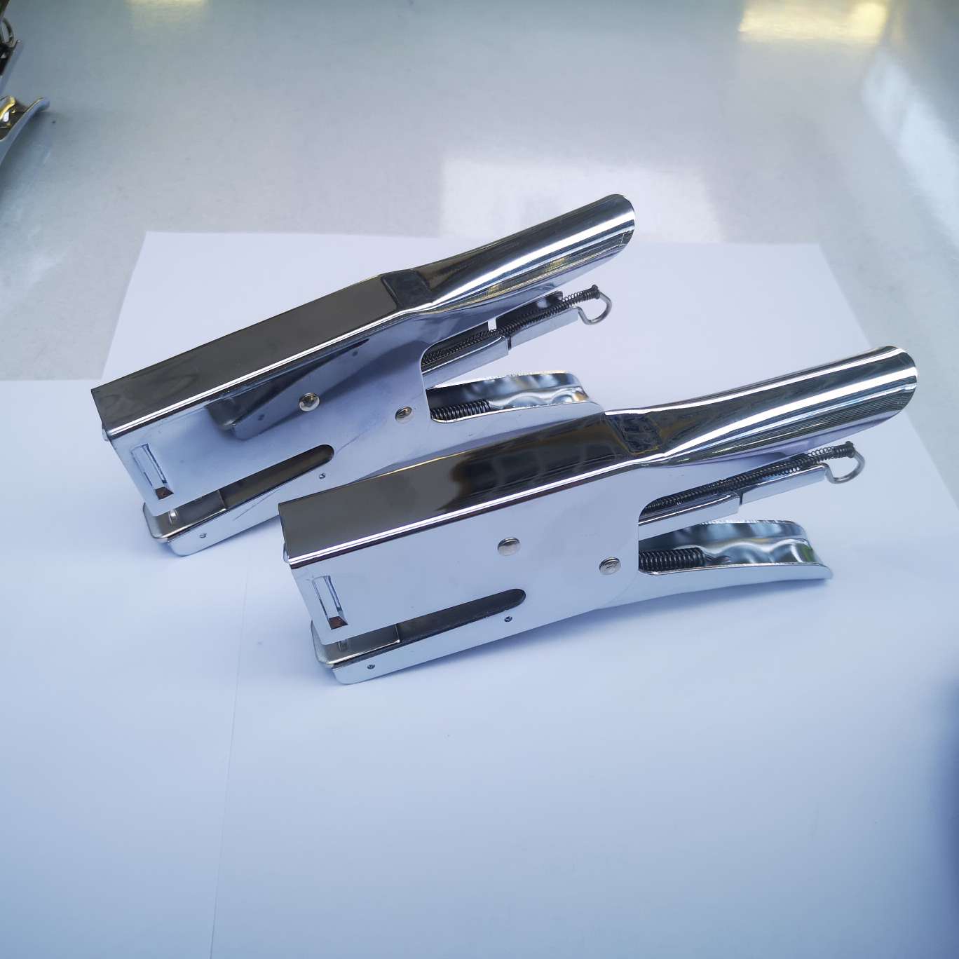 Yizhi King 888 thick-layer hand-held machine, 60 pieces per piece, can hold 30-50 pages of paper, suitable for 24/6 and 23/8 nails, product size 16.5*8*2 Specification image