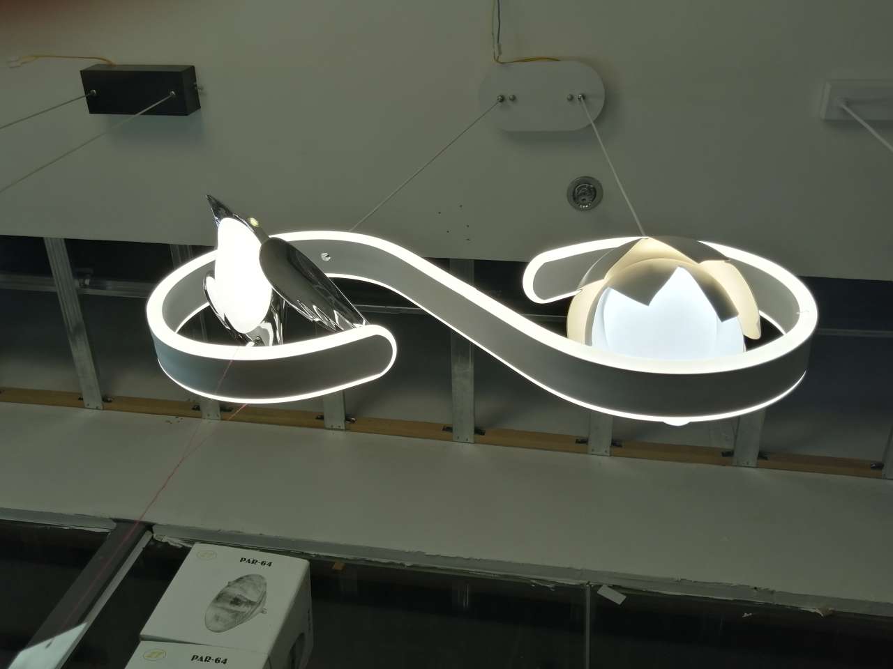 Selected elegant flower-and-bird pendant lamp 7580/2 Application Scenario