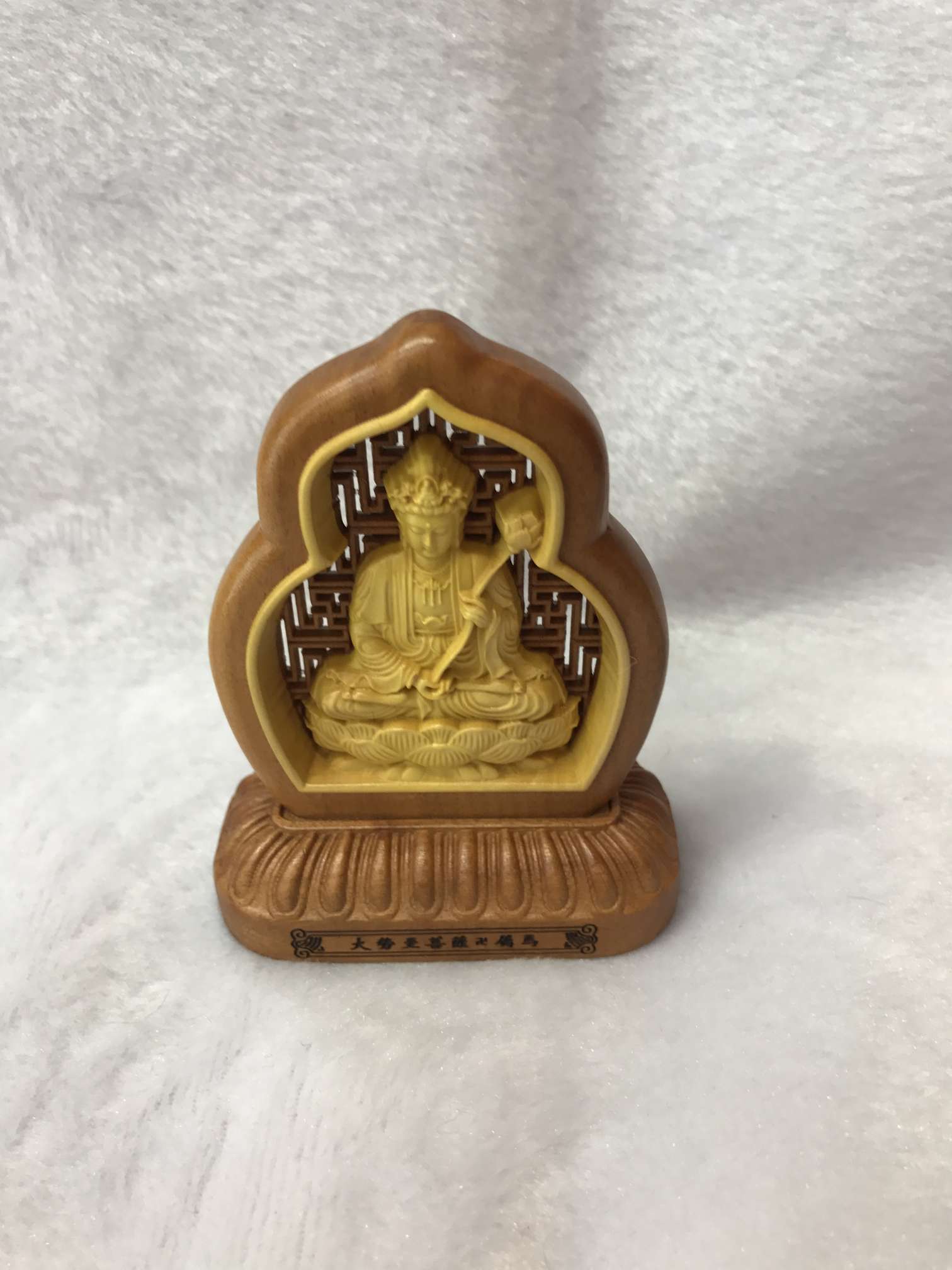 Two-color wooden car ornaments undefined