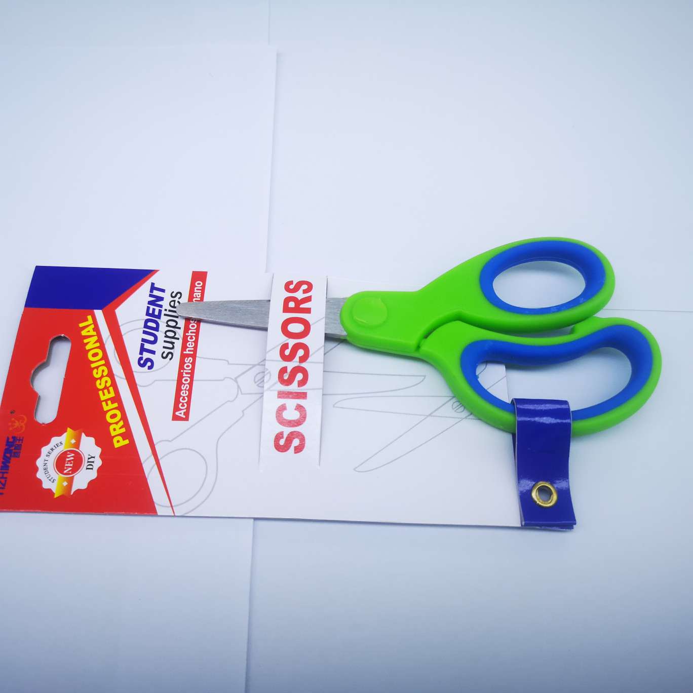 Yizhi King 7012D Nail Card Scissors, 24 pieces per box, each box mixed in color, product size 13*6 Application Scenario