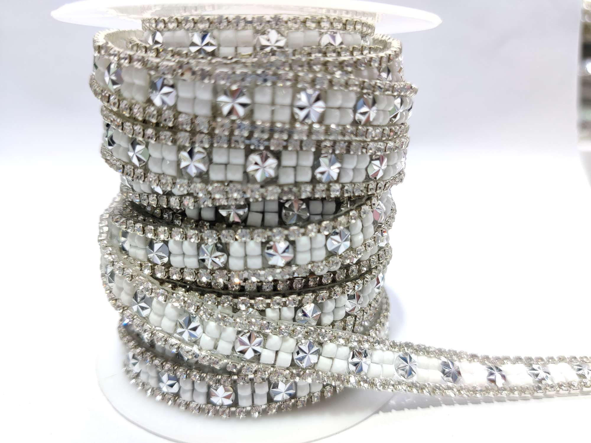 Rhinestone Glass Crystal Hot Drill Claw Chain Resin Code Chain Garment Accessories Application Scenario