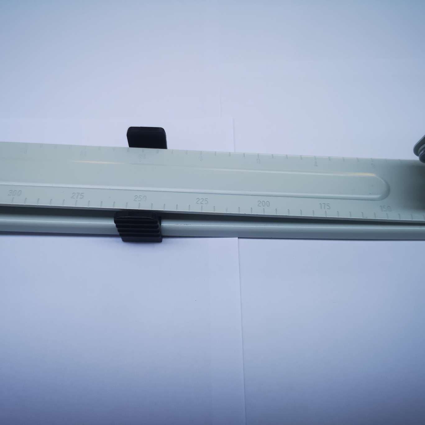 HS1100-30 long handle machine, 24 pieces per piece, suitable for 24/6 pins, product size 41*3.8*4.6. We can order 20 to 30 sheets of paper. undefined