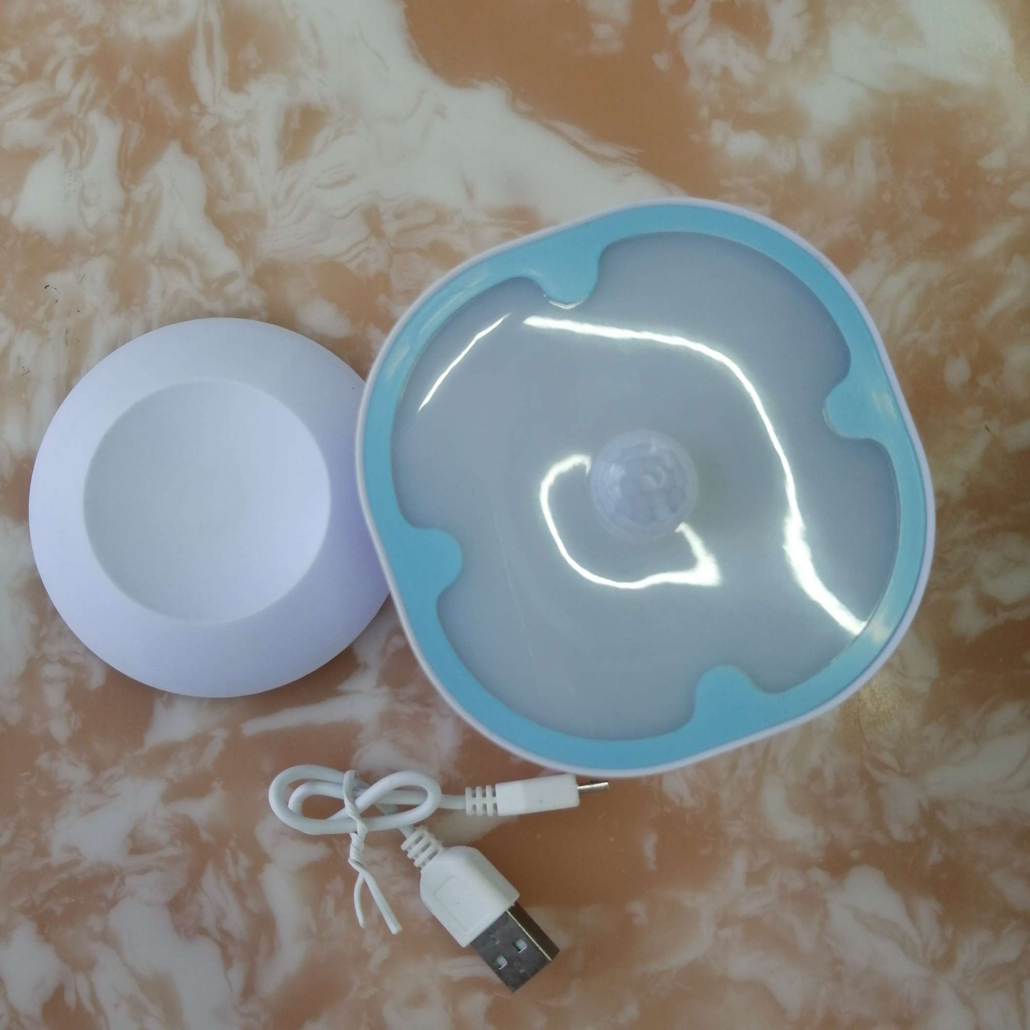 充电式人体感应灯