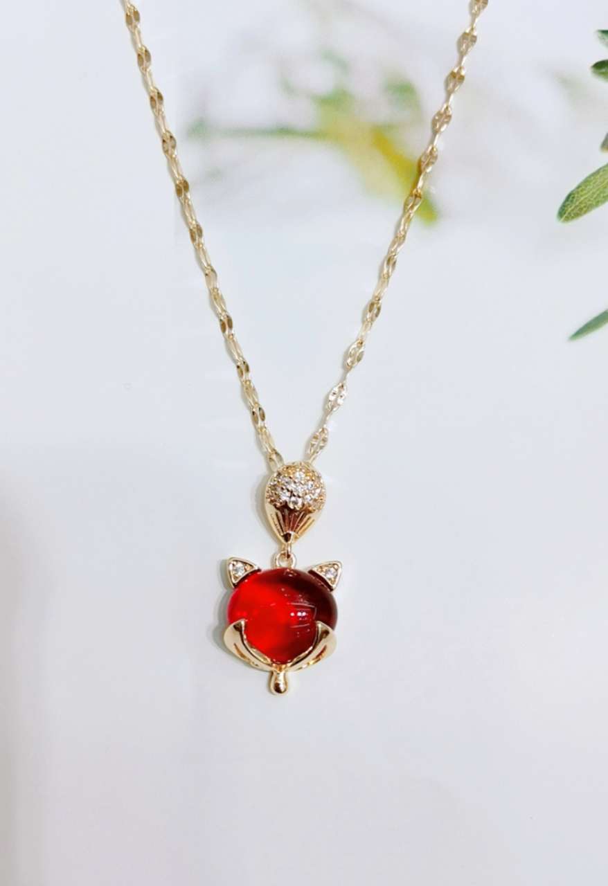 Titanium Steel Necklace Fashion Network Red Collarbone Chain Fox Pendant Crystal Gem Necklace Application Scenario