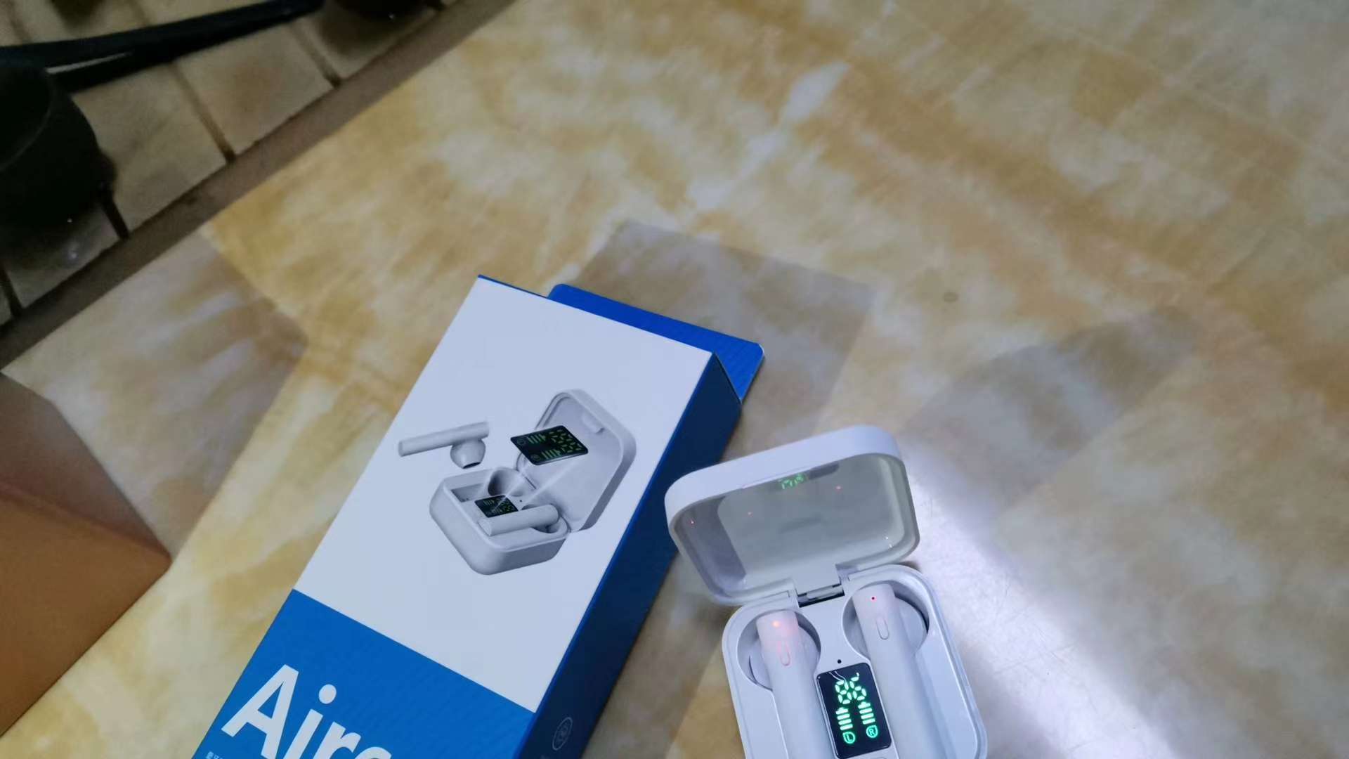 Air6  pro对耳新款白底实物图