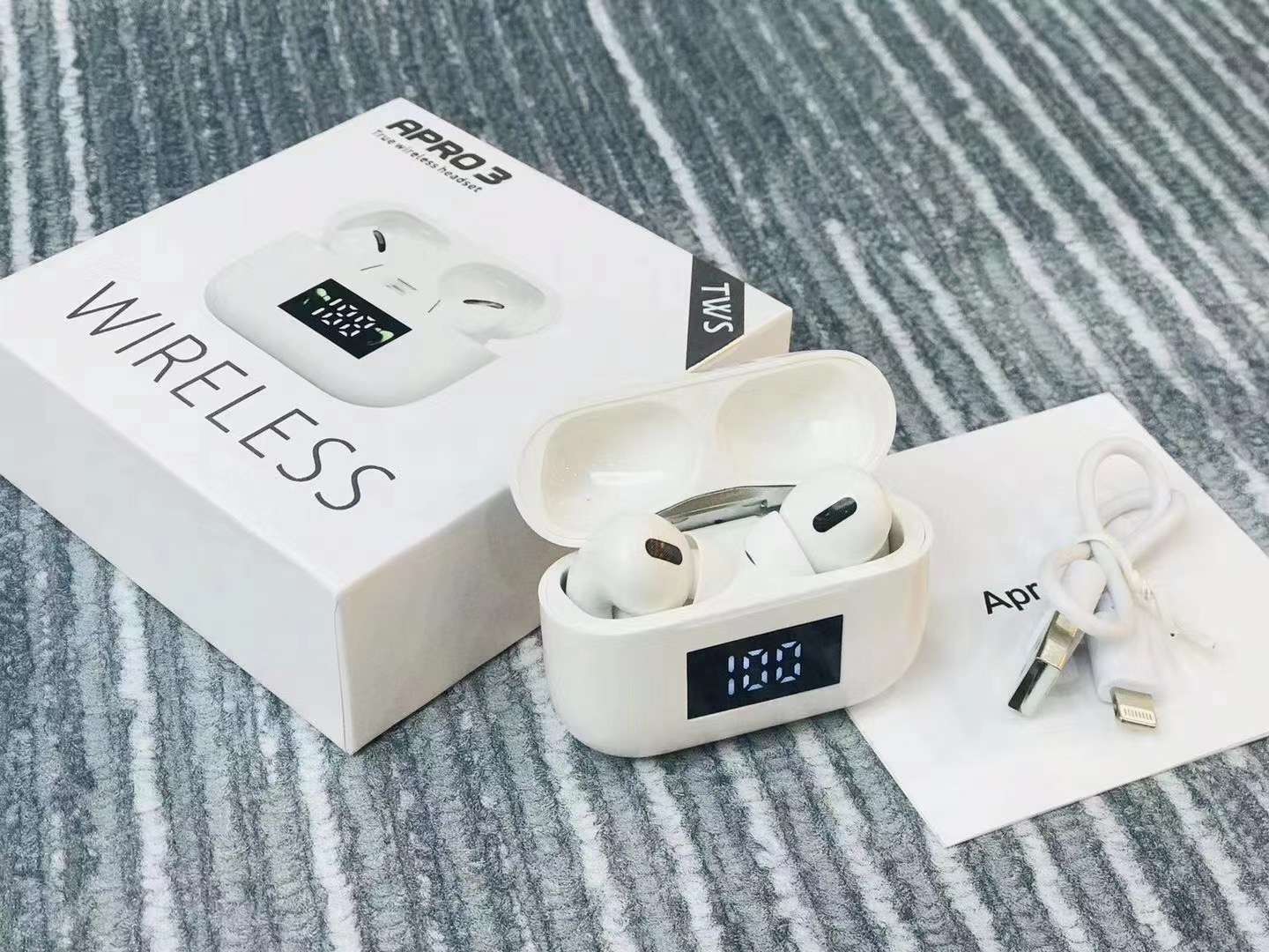 新款数显TWS蓝牙耳机
新款型号：Apro 3 #杰里5.0
彩盒尺寸：100*100*35MM
外箱尺寸：51.5