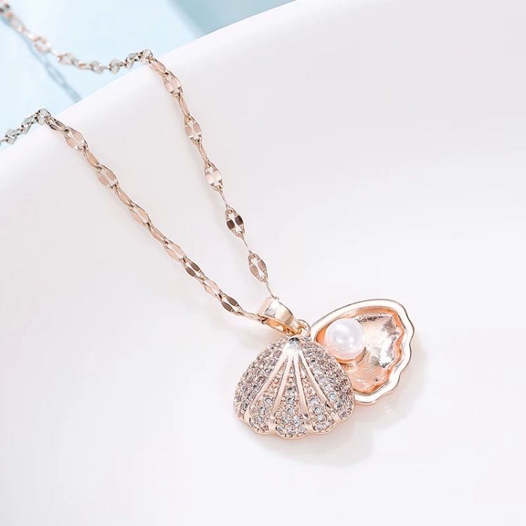 Titanium Steel Necklace Shell Pearl Pendant Clavicle Chain Female Network Red All Simple Necklace Application Scenario