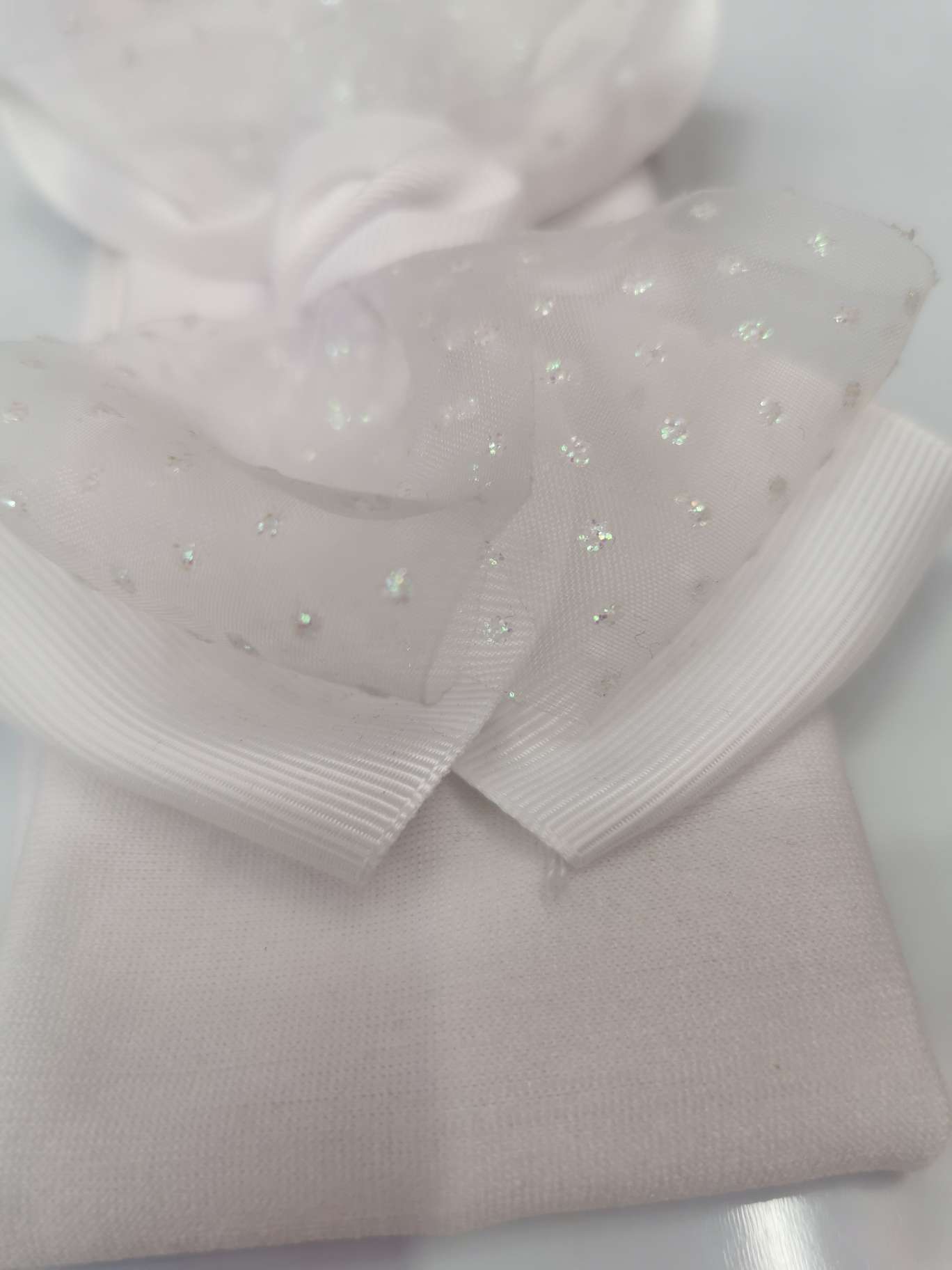Sprinkle powder on the hair band details Picture