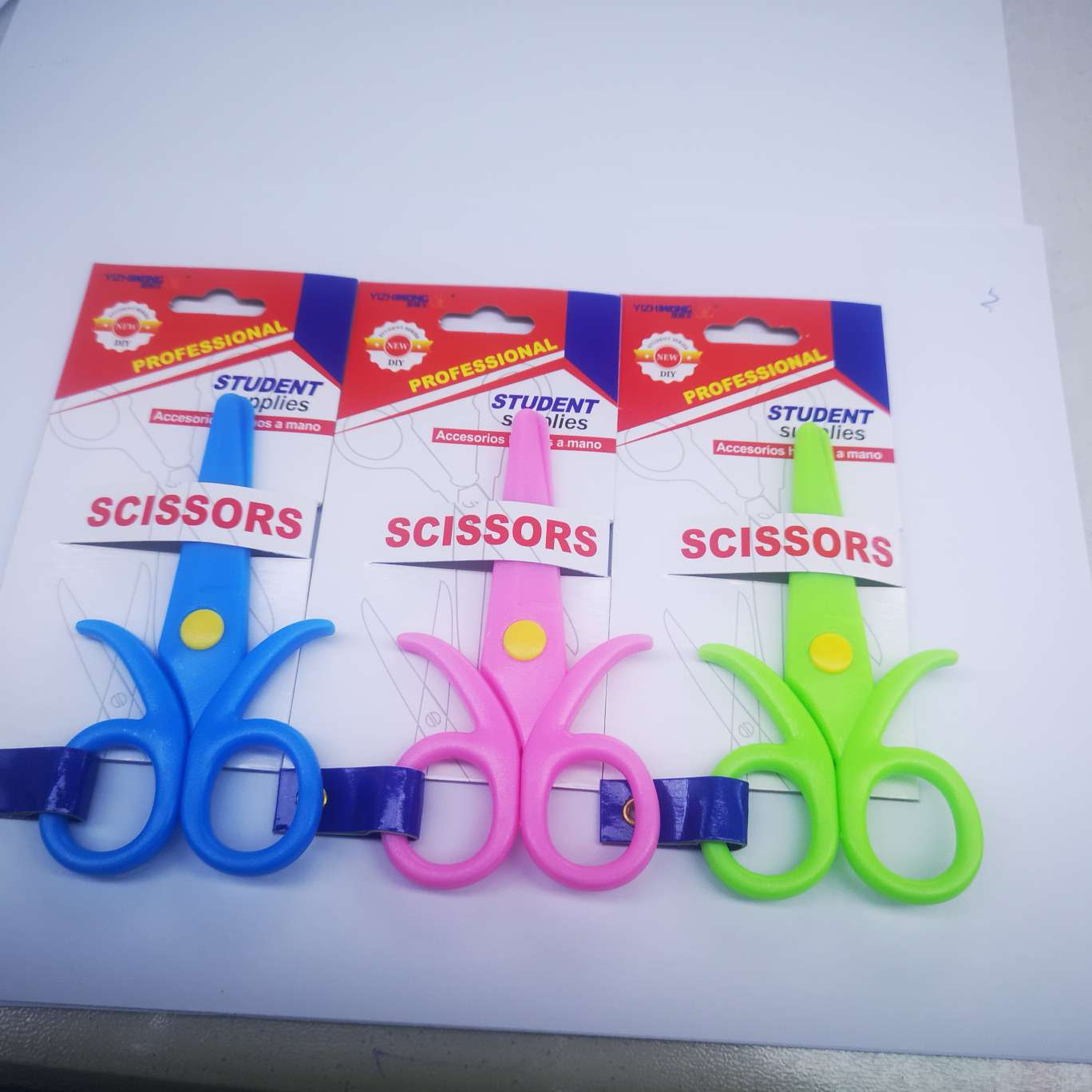 Yizhi King 7051-D Nail Card Scissors, 24 pieces per box, each box mixed in color, product size 11.5*6 Item Picture