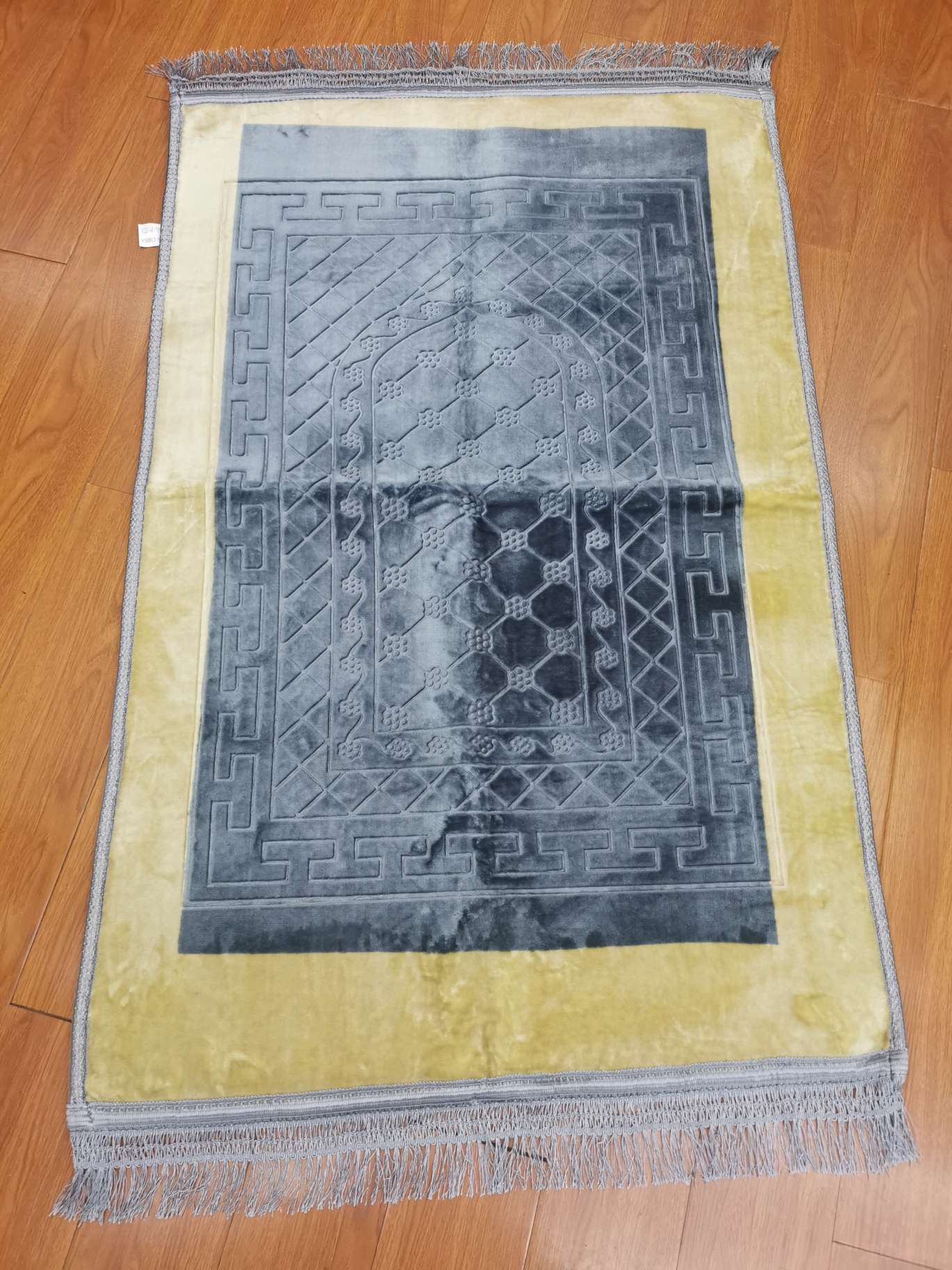 The bedding is a Muslim-patchwork solid-color prayer carpet Application Scenario