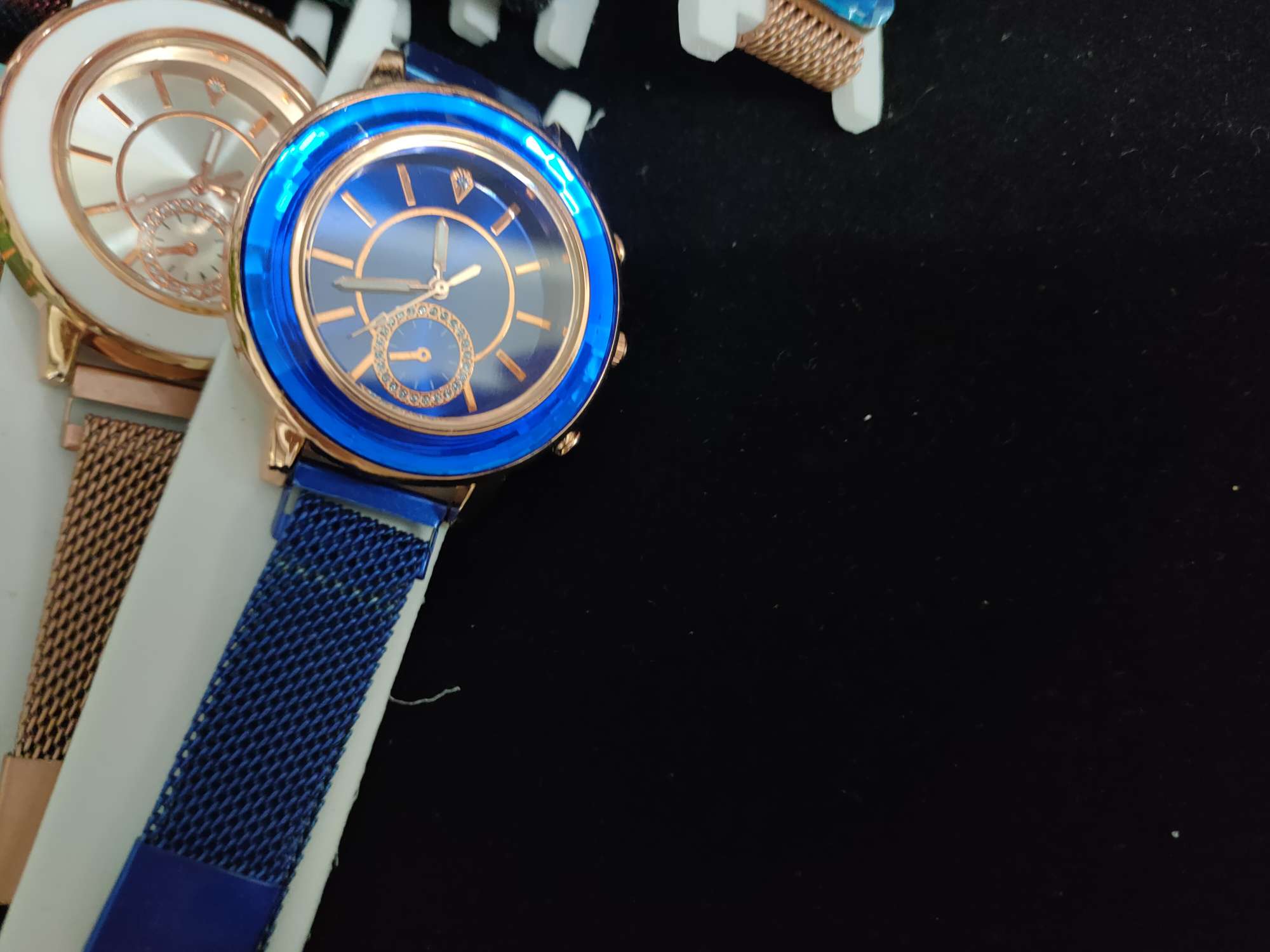 The new waterproof gear watch from ins has become a bestseller and a social media sensation
