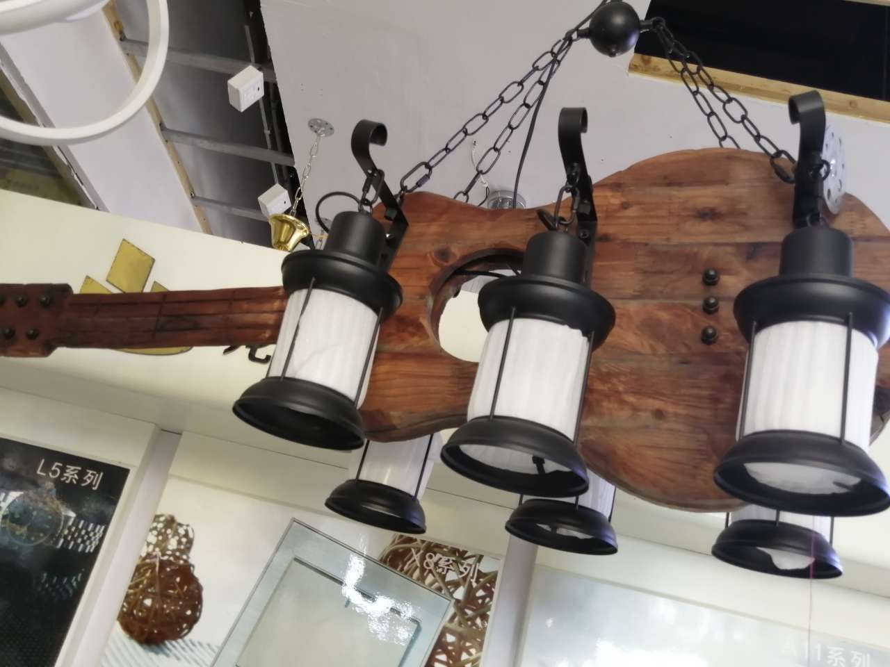 Selected best-selling modern guitar-shaped chandelier 6062/6