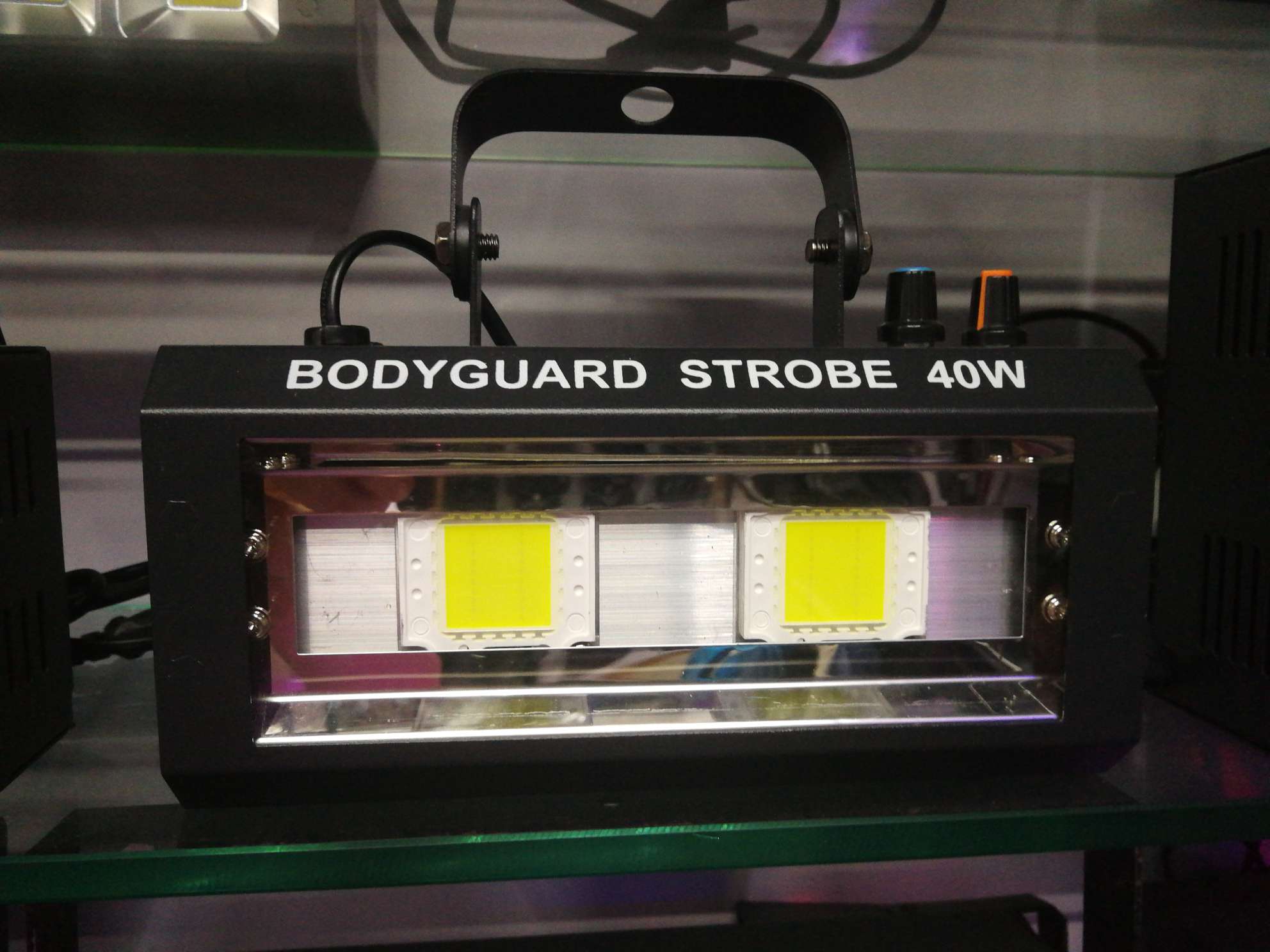 40 w strobes thumbnail