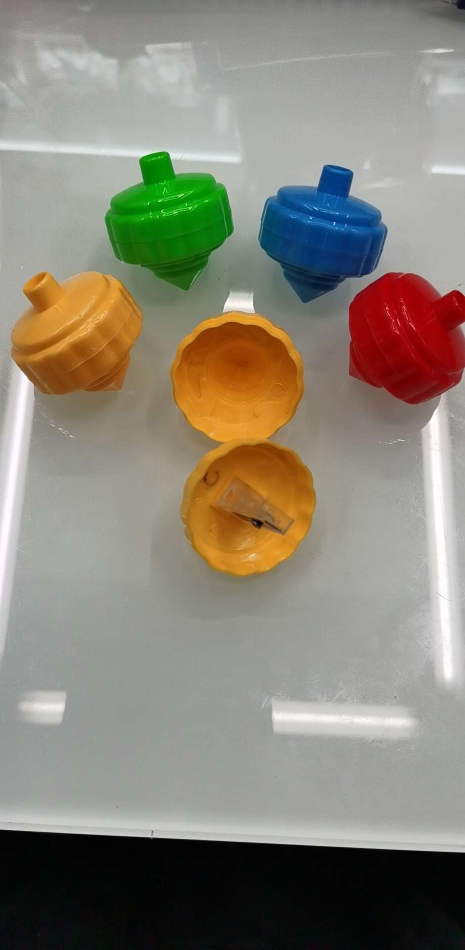 Creative single-hole pencil sharpener, cartoon pencil sharpener, gyroscope pencil sharpener, student stationery gift, color mix