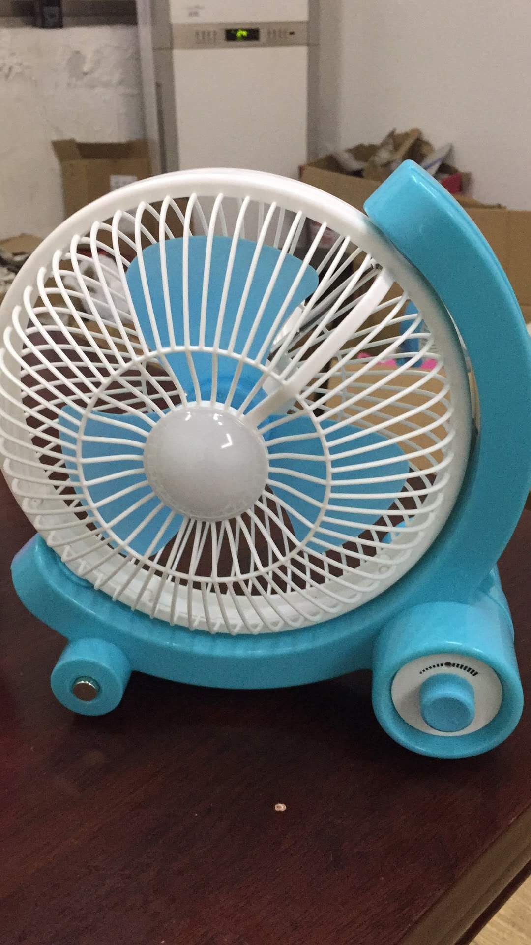 Direct sales from the manufacturer of plug-in desk lamp fans, desktop fans, and household electric fans