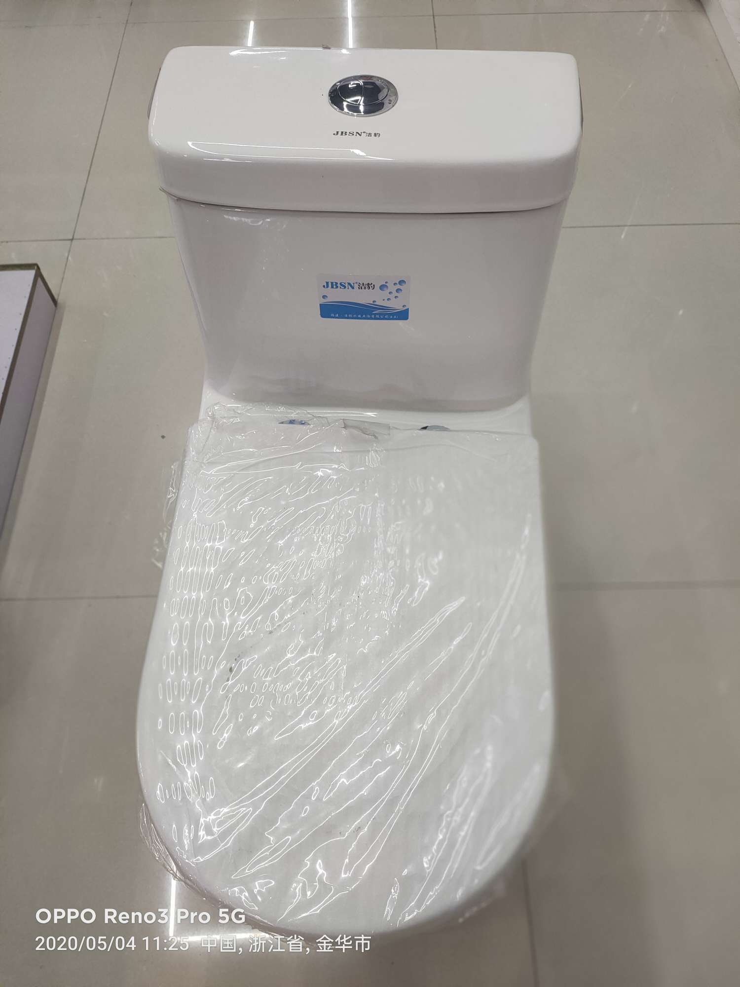 普通马桶实物图