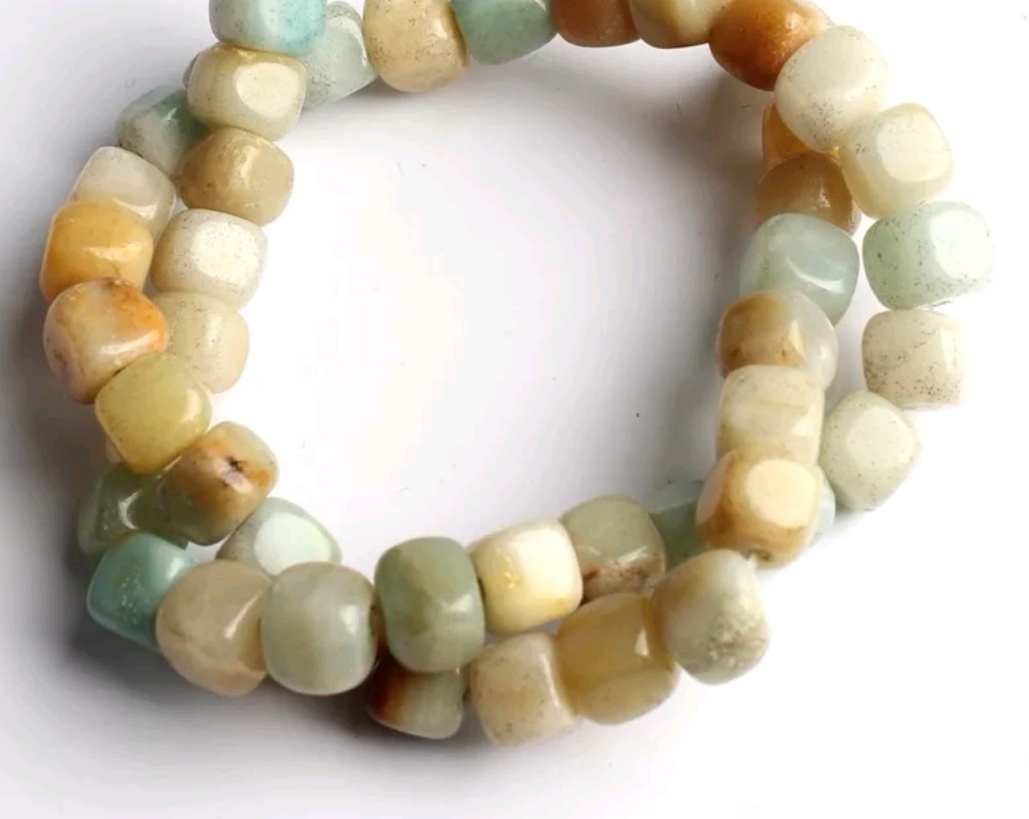 A 15-inch bracelet and necklace made of natural stone dragon-patterned agate cubic interlaced square beads undefined