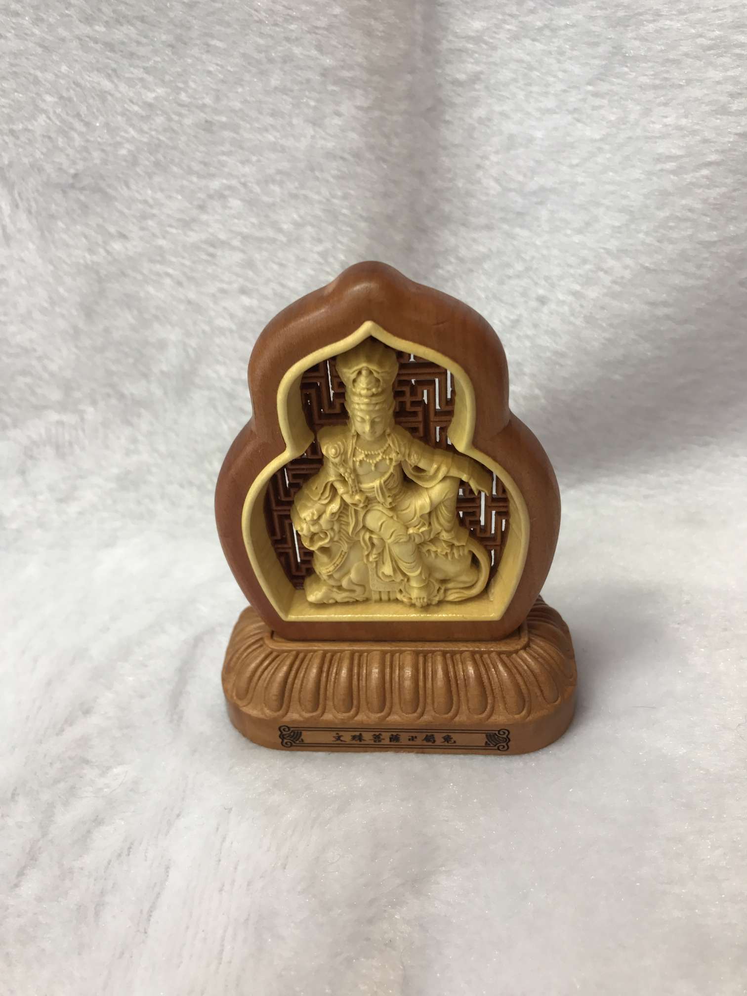 Two-color wooden car ornaments undefined