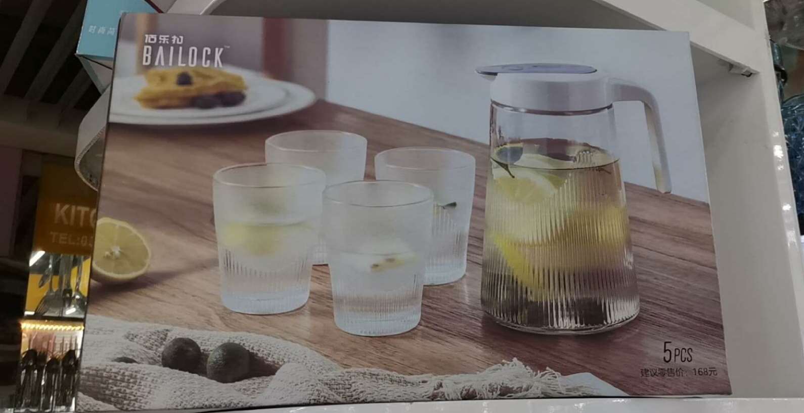 مجموعة هدايا في وعاء زجاجي undefined