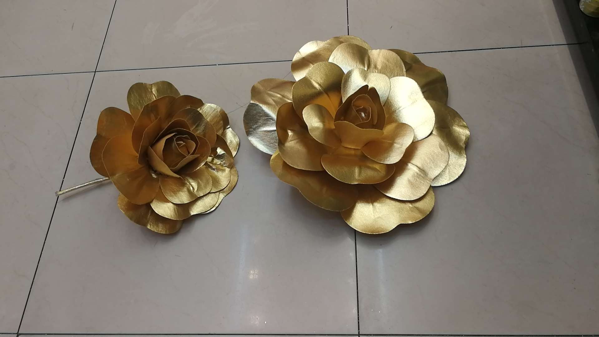 Gold cloth 40cm rose Christmas decorations Gold powder flower lily decorated tree branches Christmas tree plug-in atmosphere supplies artificial tree branches berries thumbnail