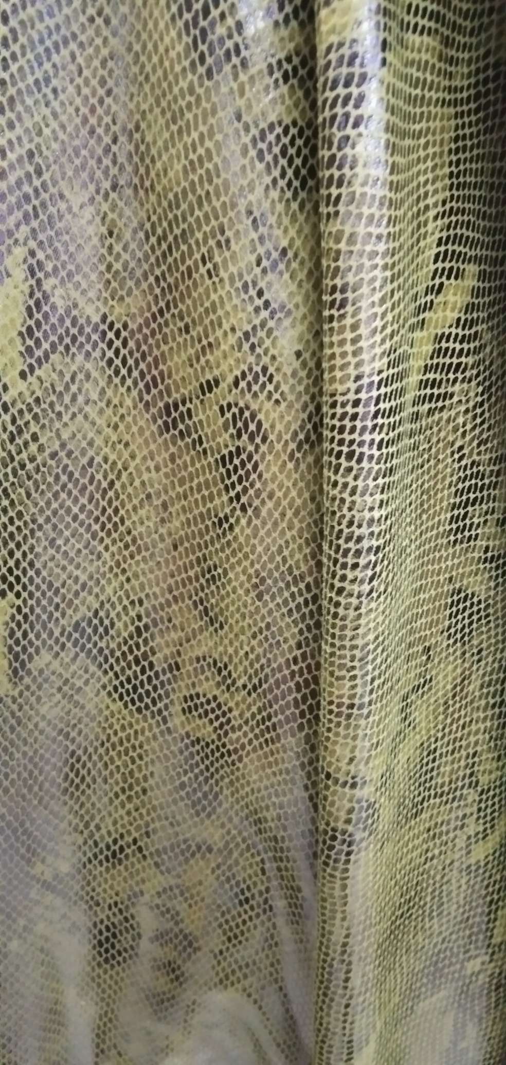 蛇纹麂皮绒，抱枕，饰品玩具细节图