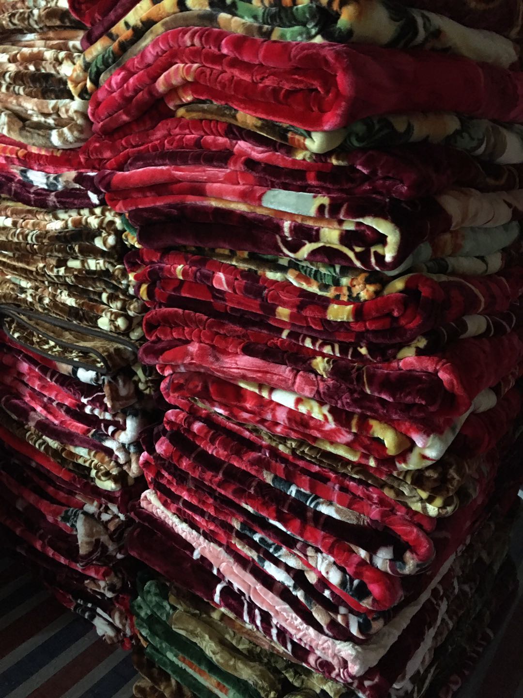 The foreign trade inventory is 4 to 4.5 kilograms of single-layer Raschel embossed blankets undefined