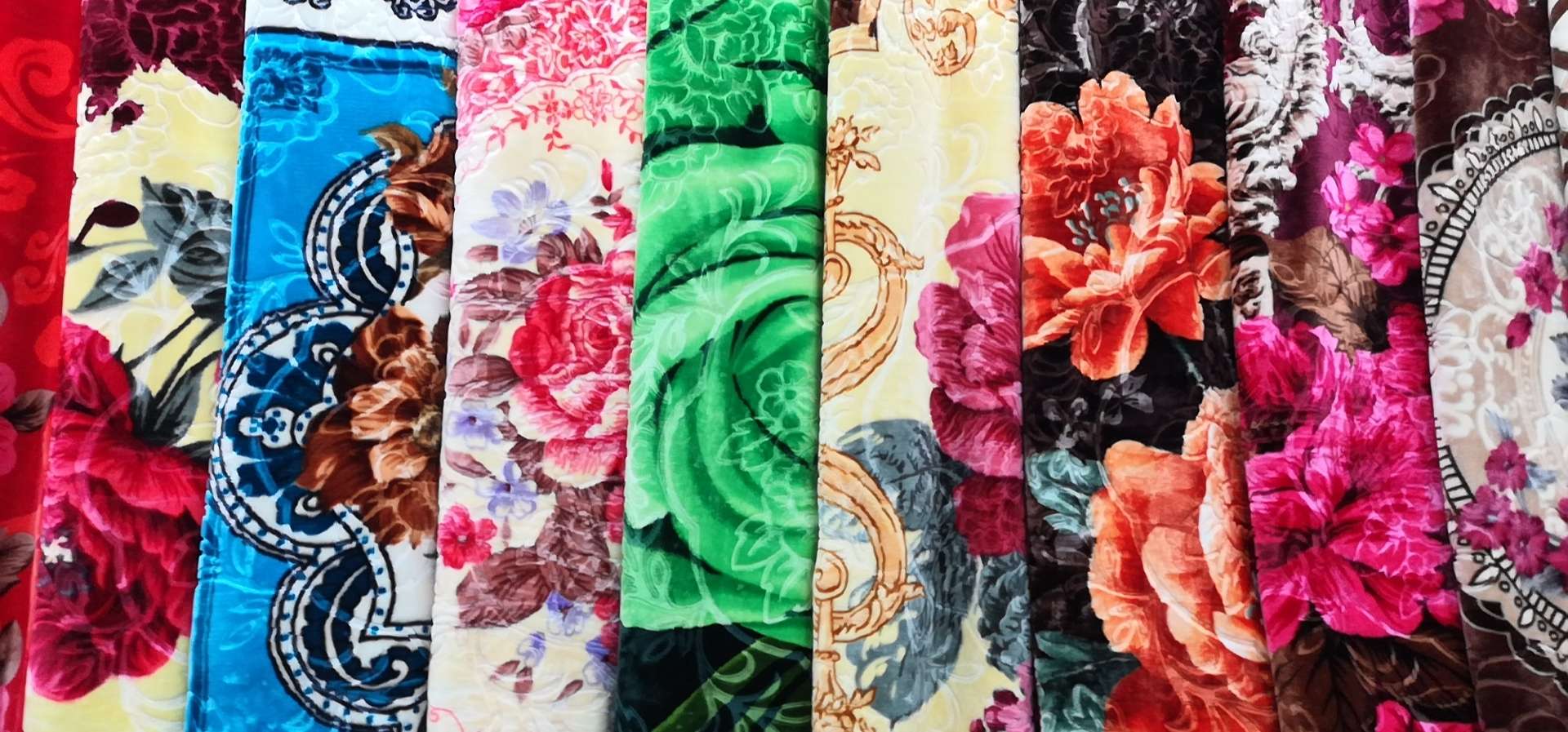 200 by 230 Raschel blanket thumbnail