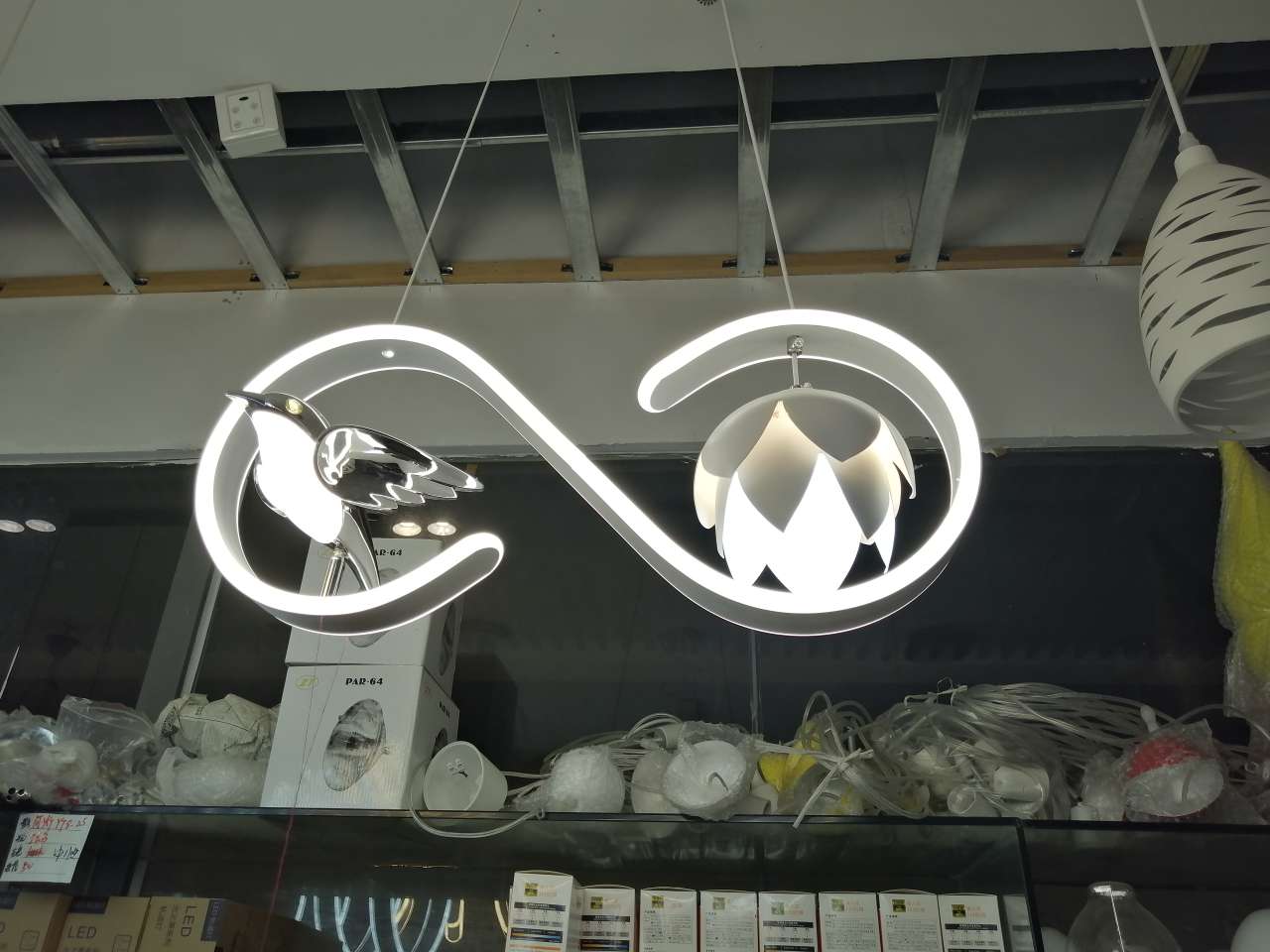 Selected elegant flower-and-bird pendant lamp 7580/2
