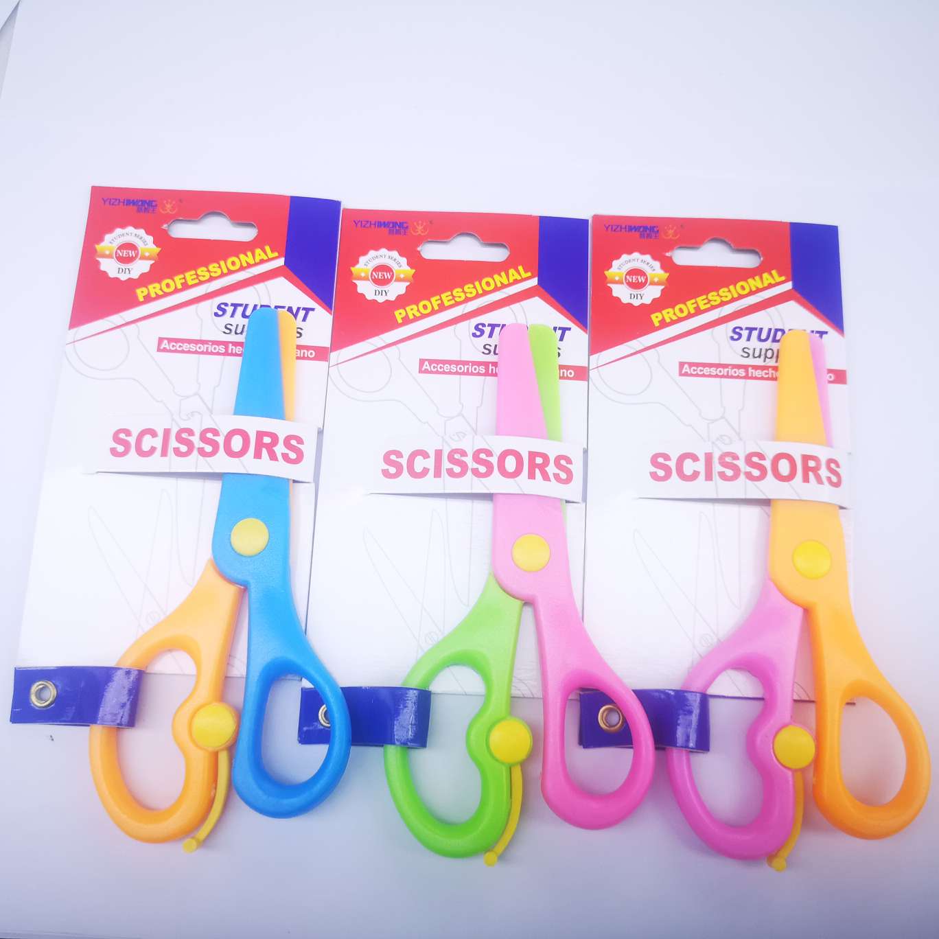 Yizhiwang 7008D nail card Scissors, 24 pieces per box, each box mixed in color, 13.5*6.5 Application Scenario