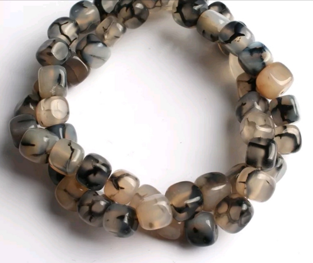A 15-inch bracelet and necklace made of natural stone dragon-patterned agate cubic interlaced square beads Item Picture