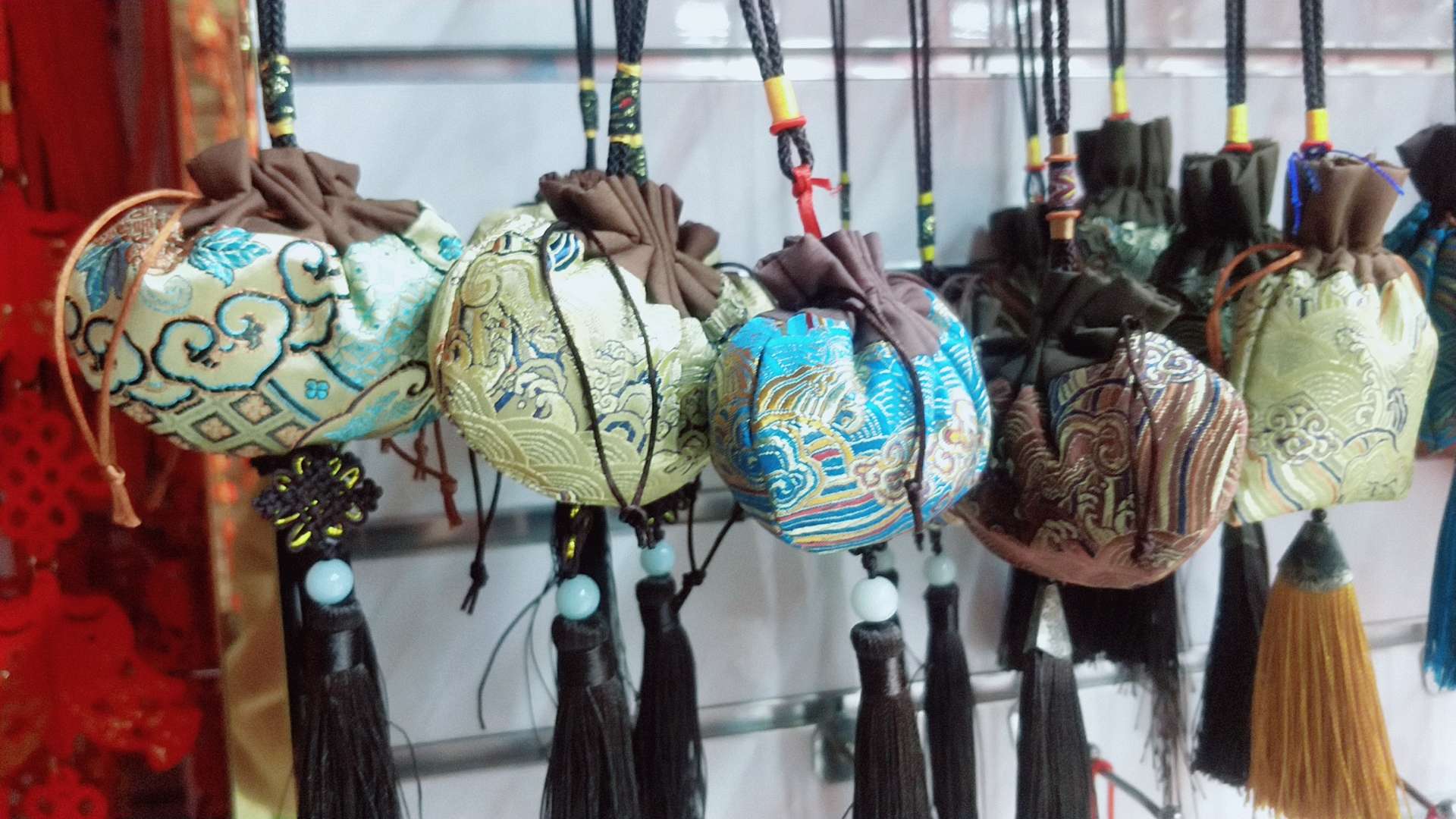 Direct sales from the manufacturer of brocade Dragon Boat Festival small sachets, scented bags, lucky bags, and car ornaments for the New Year and Spring Festival