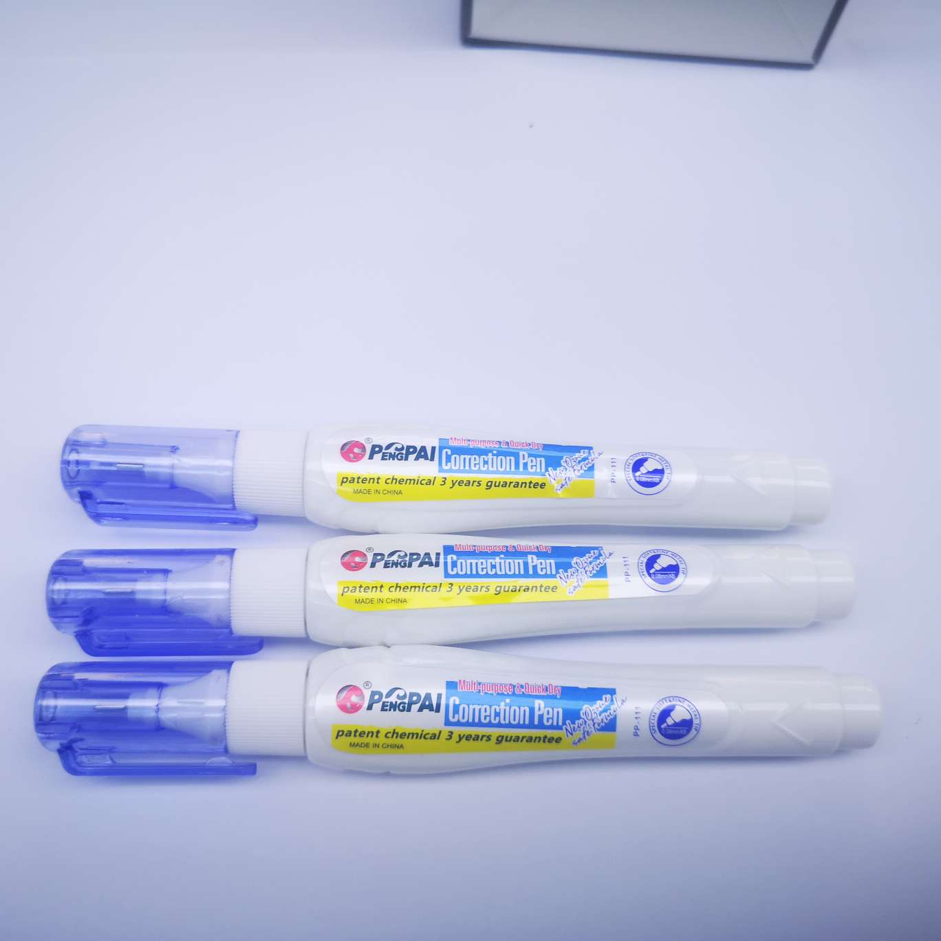 PP-111 correction fluid, 7ml, 12 pieces per box, steel head, smoother water flow, better coverage, and flat writing. Item Picture