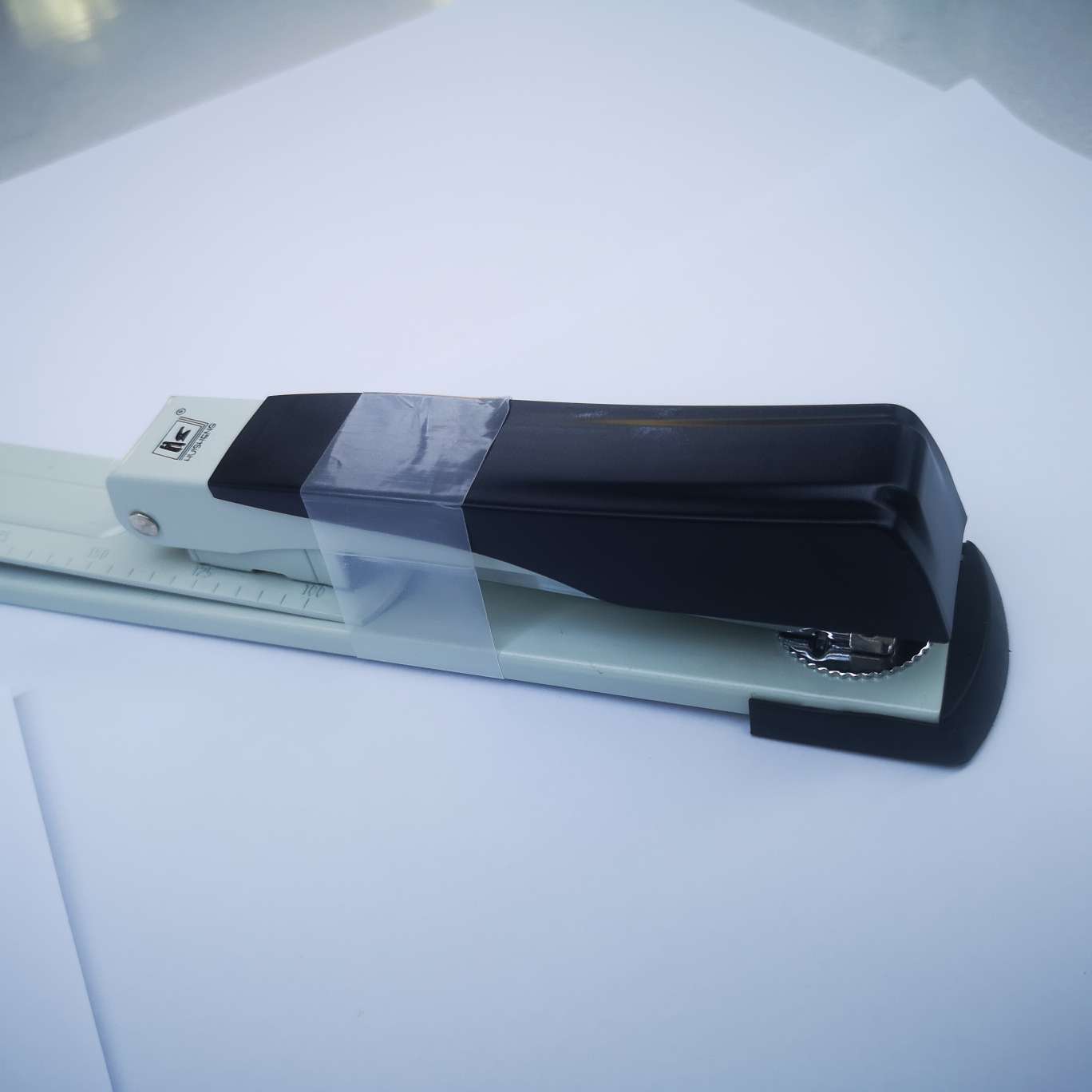 HS1100-30 long handle machine, 24 pieces per piece, suitable for 24/6 pins, product size 41*3.8*4.6. We can order 20 to 30 sheets of paper. details Picture