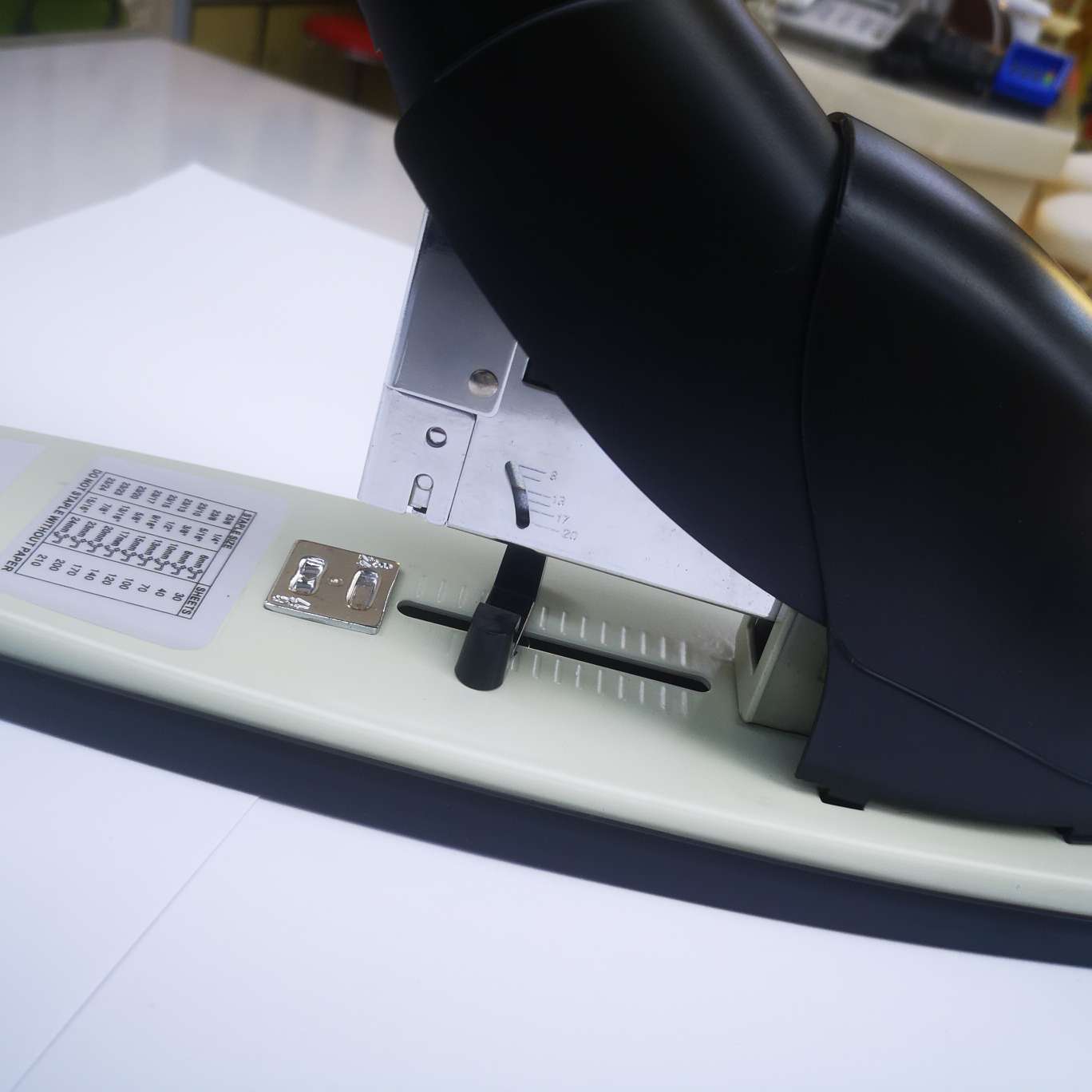 Yizhiwang 7002 heavy-duty machine, capable of customizing 30 to 210 sheets of paper, suitable for 23/6 to 23/24 nails, product size 35.3*9.5*14.5 undefined