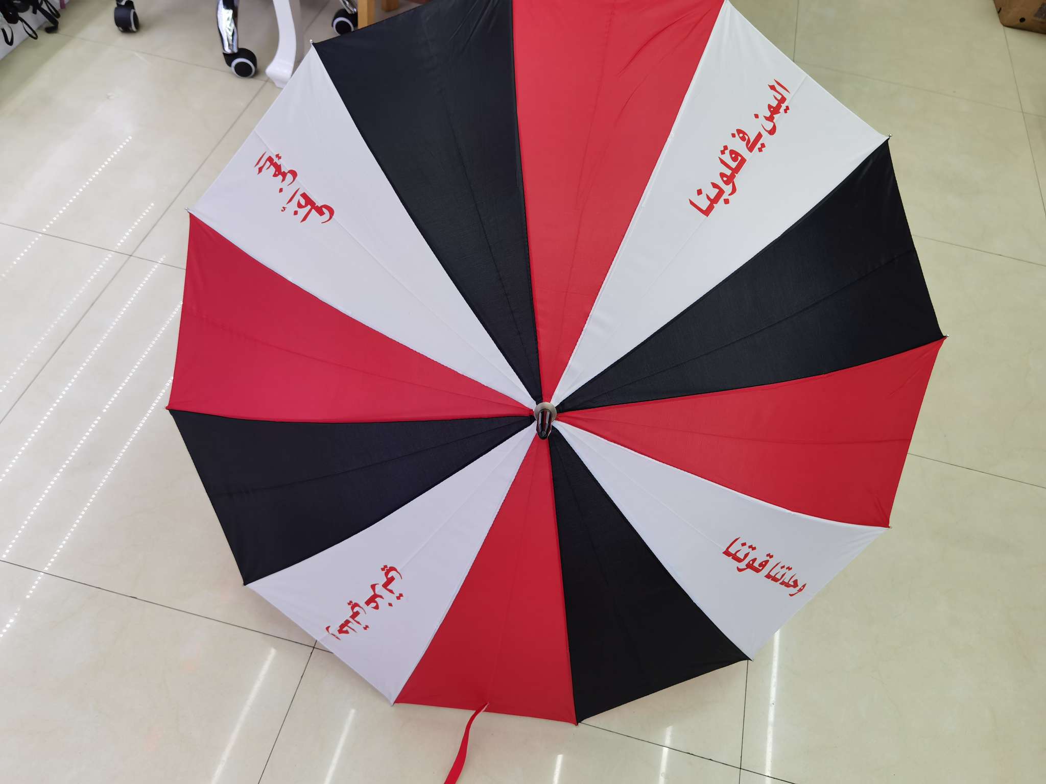 Customize all kinds of advertising umbrellas, sun umbrellas, golf umbrellas and folding umbrellas details Picture