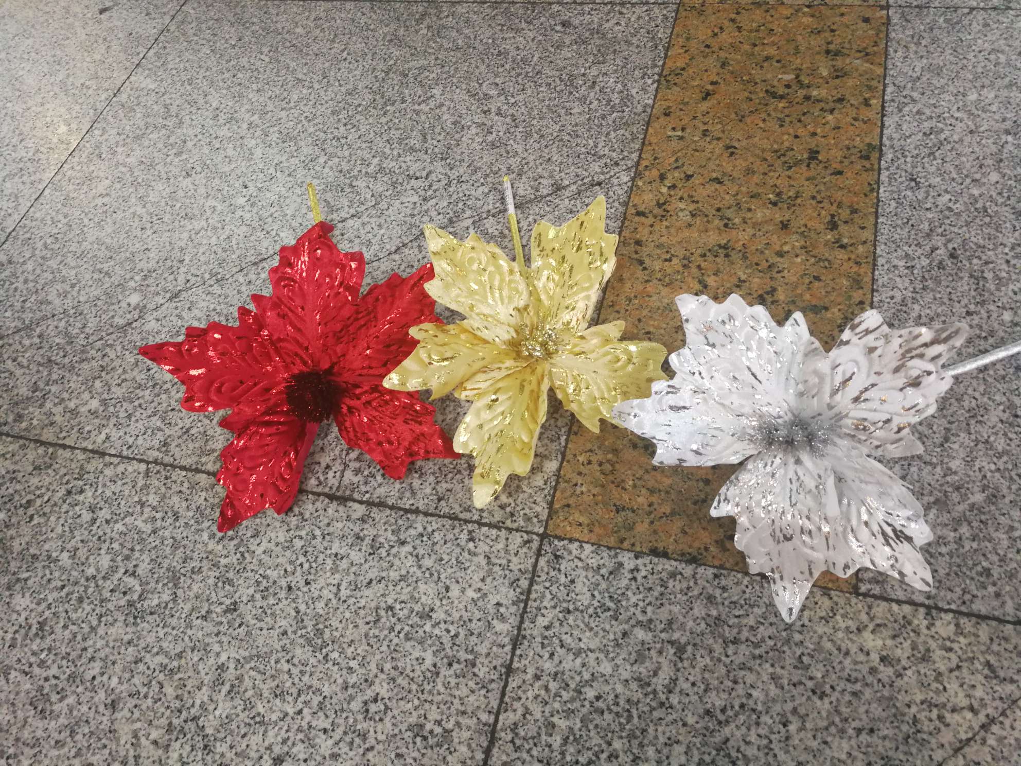 Christmas Decoration Flowers Red artificial flowers Christmas Wreath Accessories Holiday Christmas tree decoration gold dust Christmas flowers thumbnail