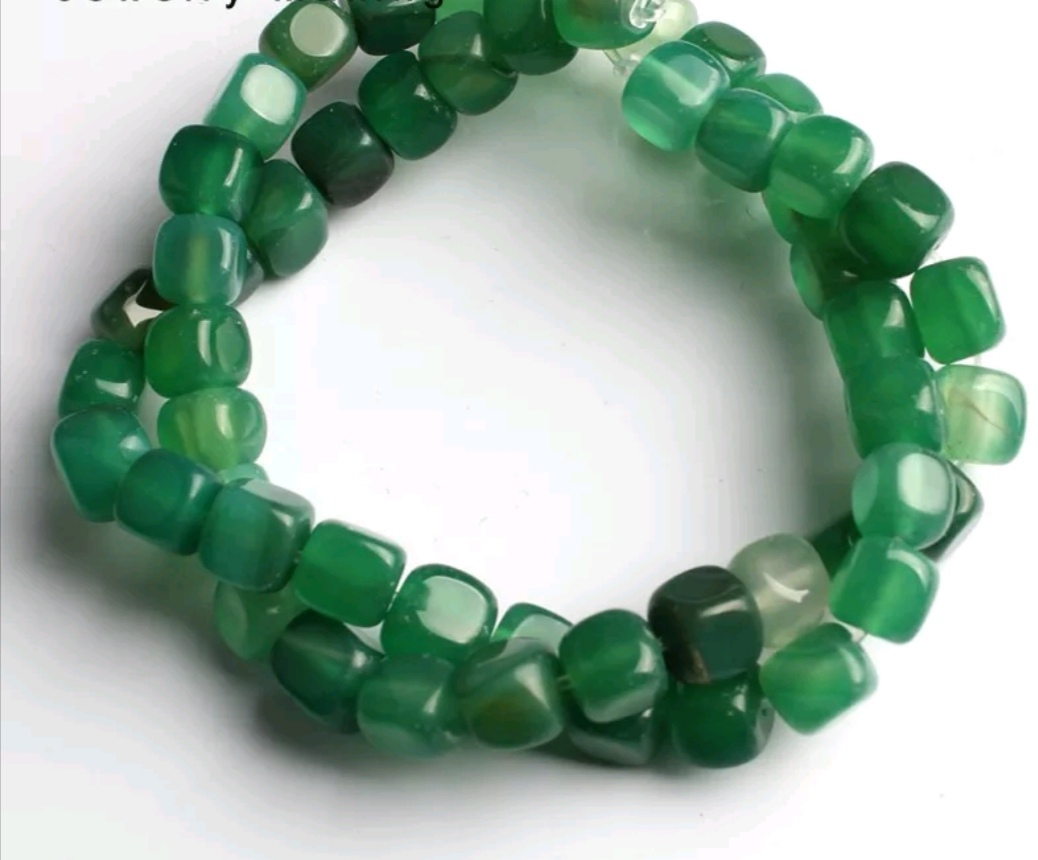 A 15-inch bracelet and necklace made of natural stone dragon-patterned agate cubic interlaced square beads Application Scenario