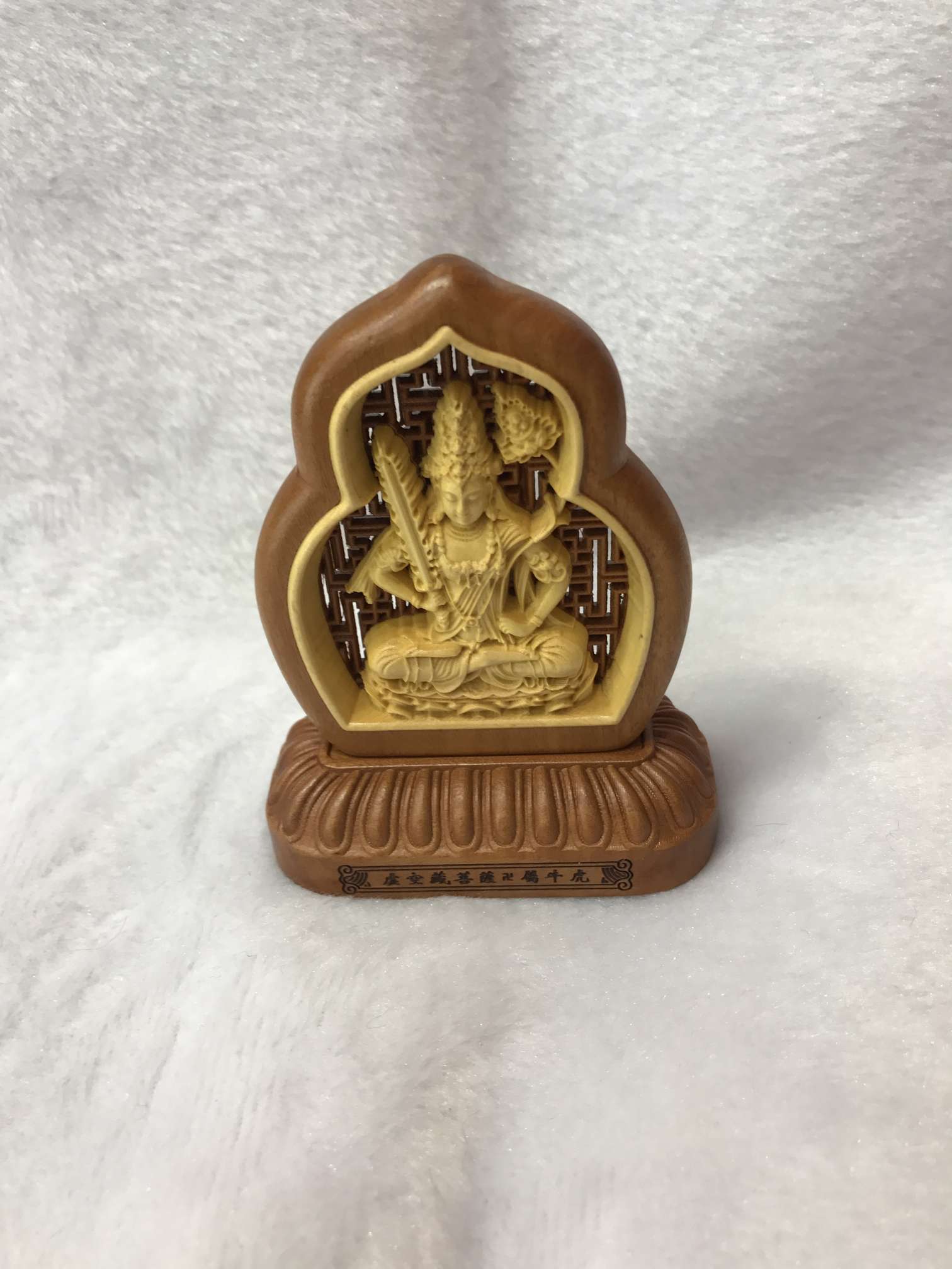 Two-color wooden car ornaments Specification image