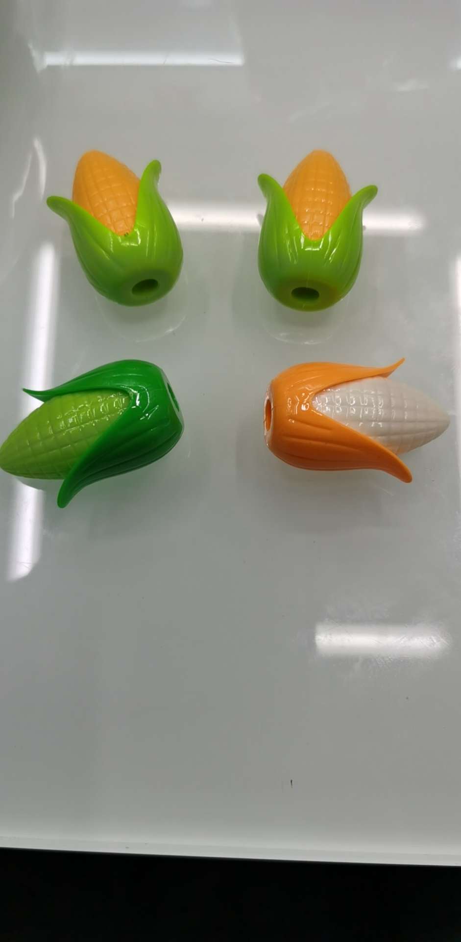 Creative single-hole pencil sharpener, cartoon pencil sharpener, gyroscope pencil sharpener, student stationery gift, color mix Application Scenario