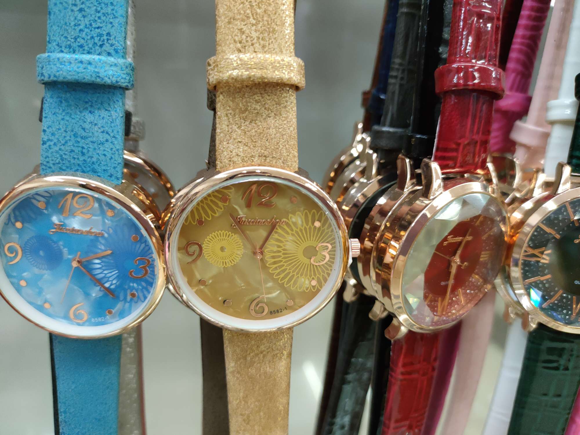 A multi-color fashionable bestseller of gear disc watches details Picture