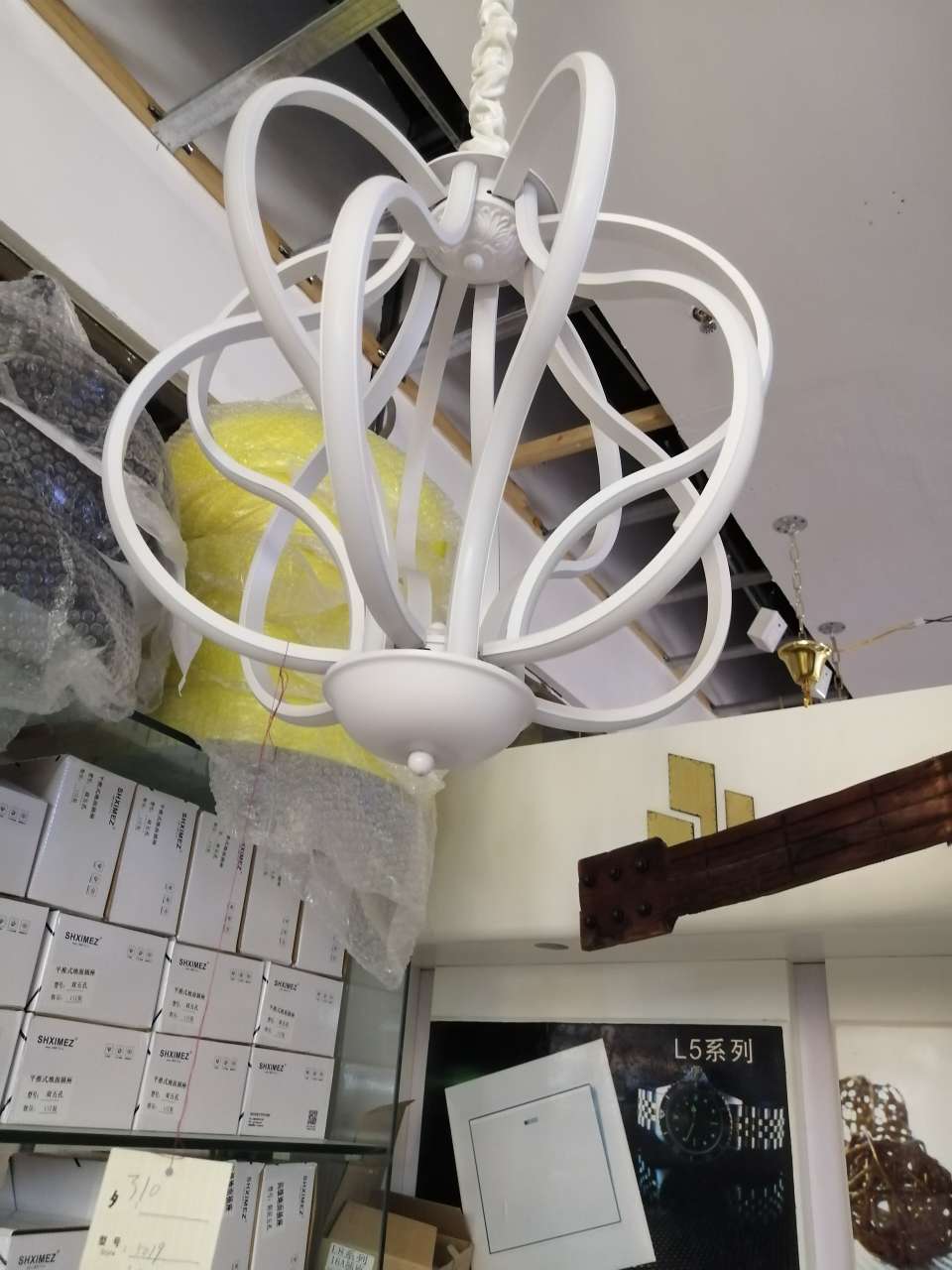 A modern chandelier with a new line design Application Scenario