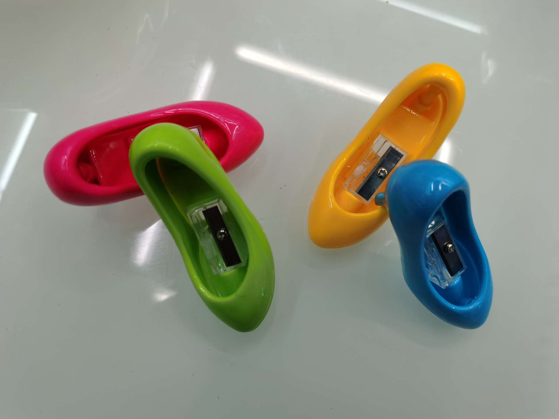 Single-hole shoe-shaped pencil sharpener, creative cartoon pencil sharpener Application Scenario