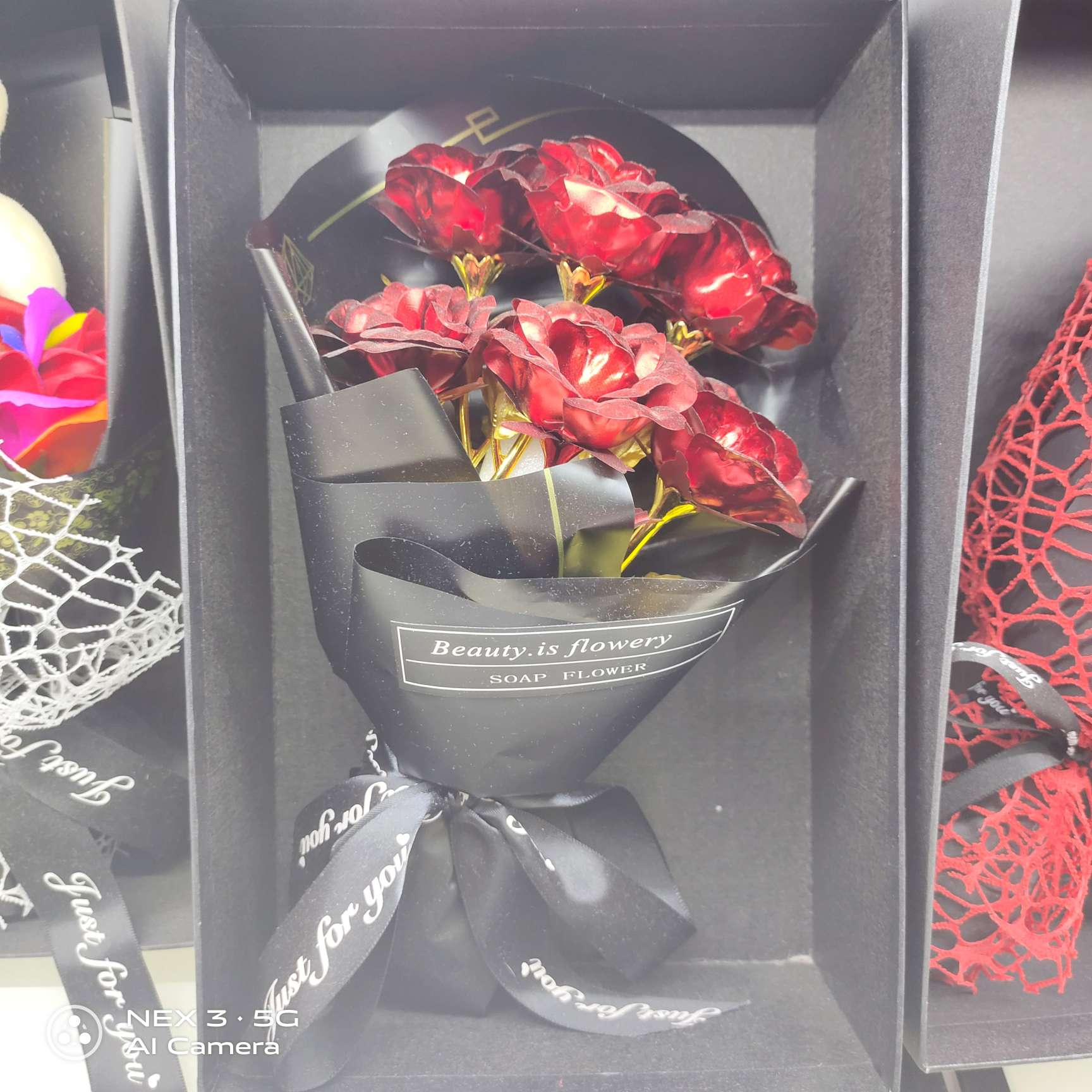 29高档手提盒金玫瑰花花束礼盒图