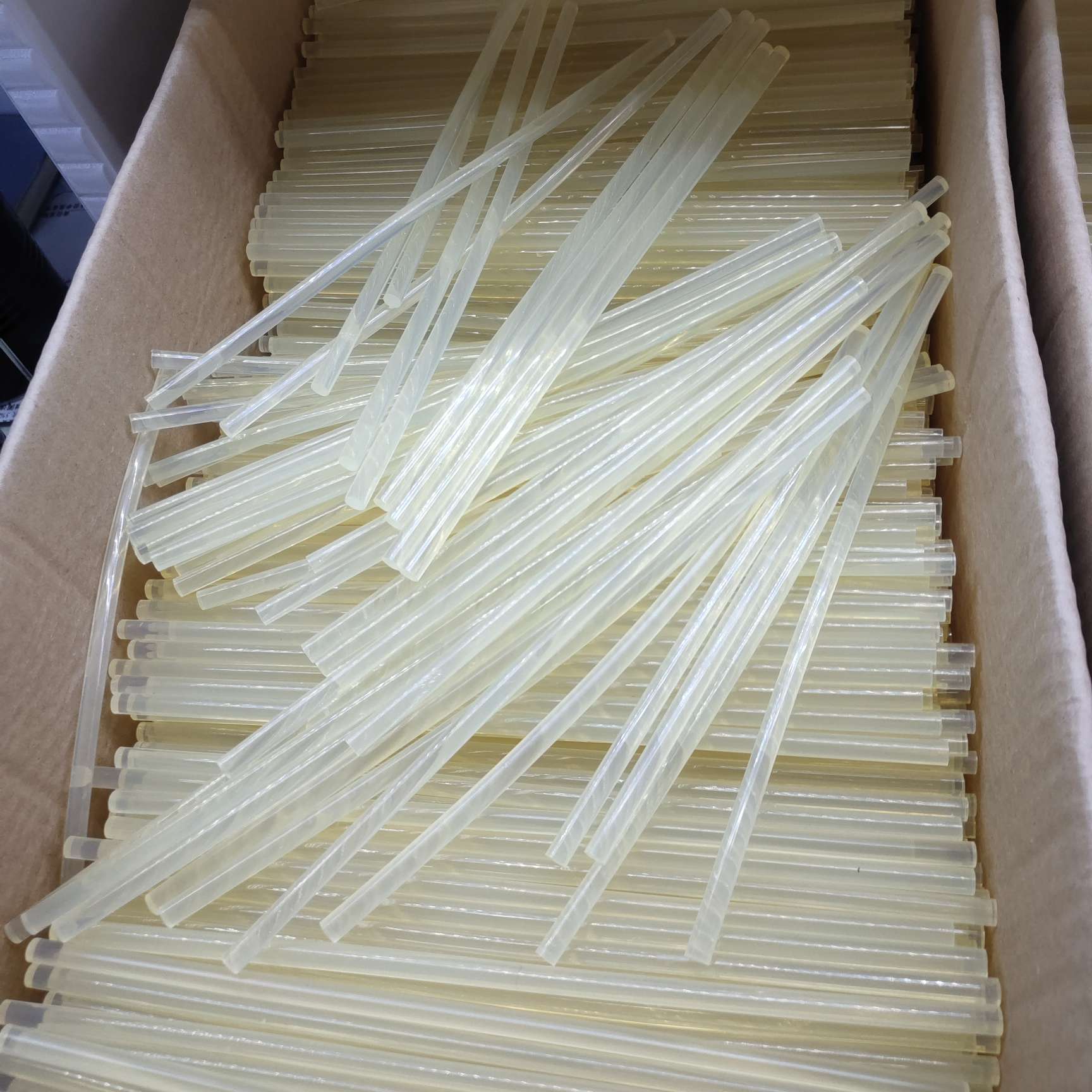 Transparent hot melt adhesive sticks, white adhesive strips, 7mm and 11mm, adhesive strips, glue guns wholesale factory direct sales, available in stock and custom-made. Orders starting from 500 kilograms