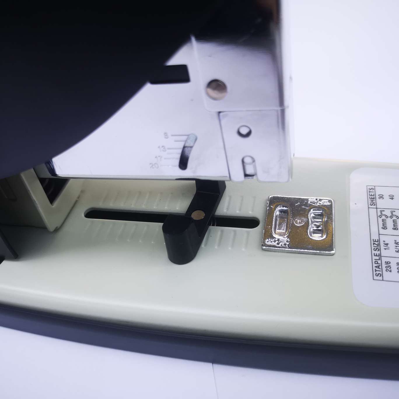 Yizhiwang 7002 heavy-duty machine, capable of customizing 30 to 210 sheets of paper, suitable for 23/6 to 23/24 nails, product size 35.3*9.5*14.5 Specification image