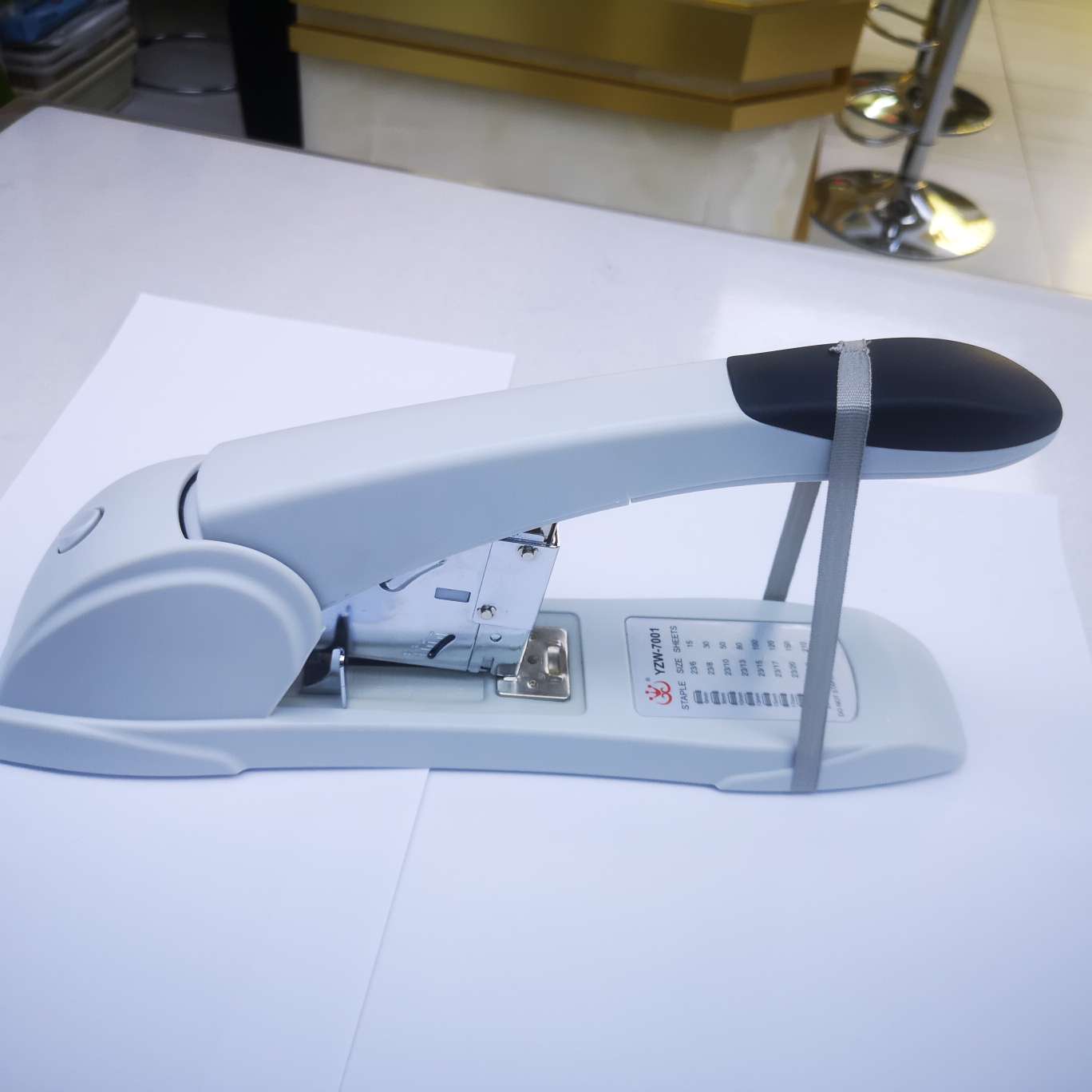 Yizhiwang 7001 heavy-duty machine, can be customized with paper ranging from 30 to 210, suitable for 23/6 to 23/24 nails, product size 37.5*8.5*17.5