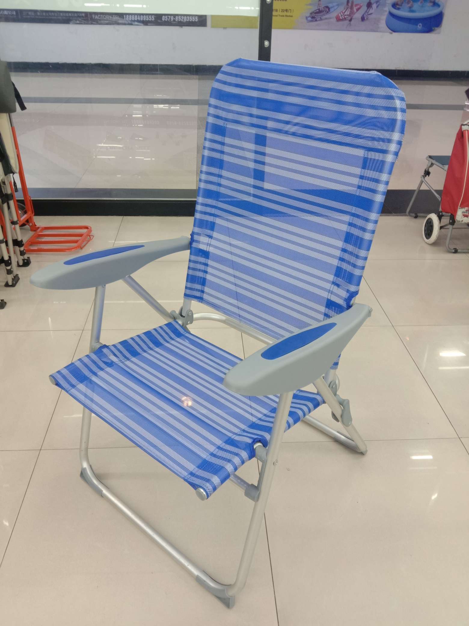 Aluminum tube folding chair, outdoor beach chair, leisure chair, lounge chair with adjustable armrests Application Scenario