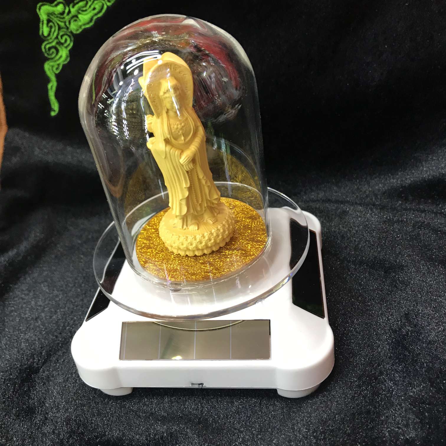 Solar-powered boxwood Guanyin series details Picture