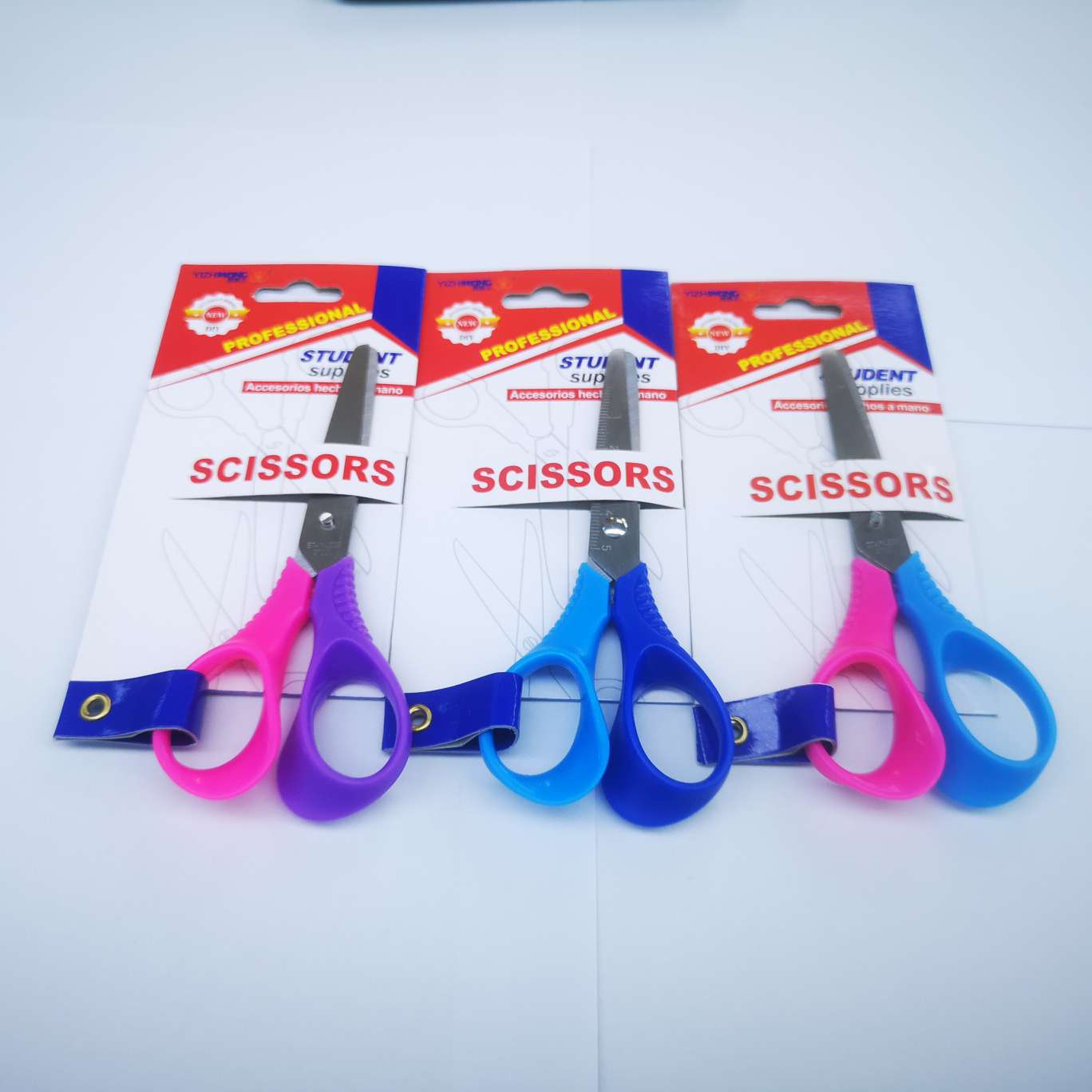 Yizhi King 7042-D Nail Card Scissors, 24 pieces in a box, each box mixed in color. The product size is 13*5.5 Application Scenario