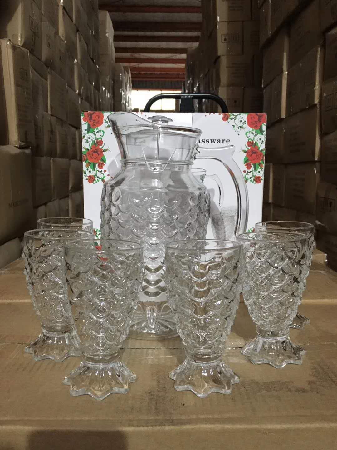 A set of six glass drinks in one pot
